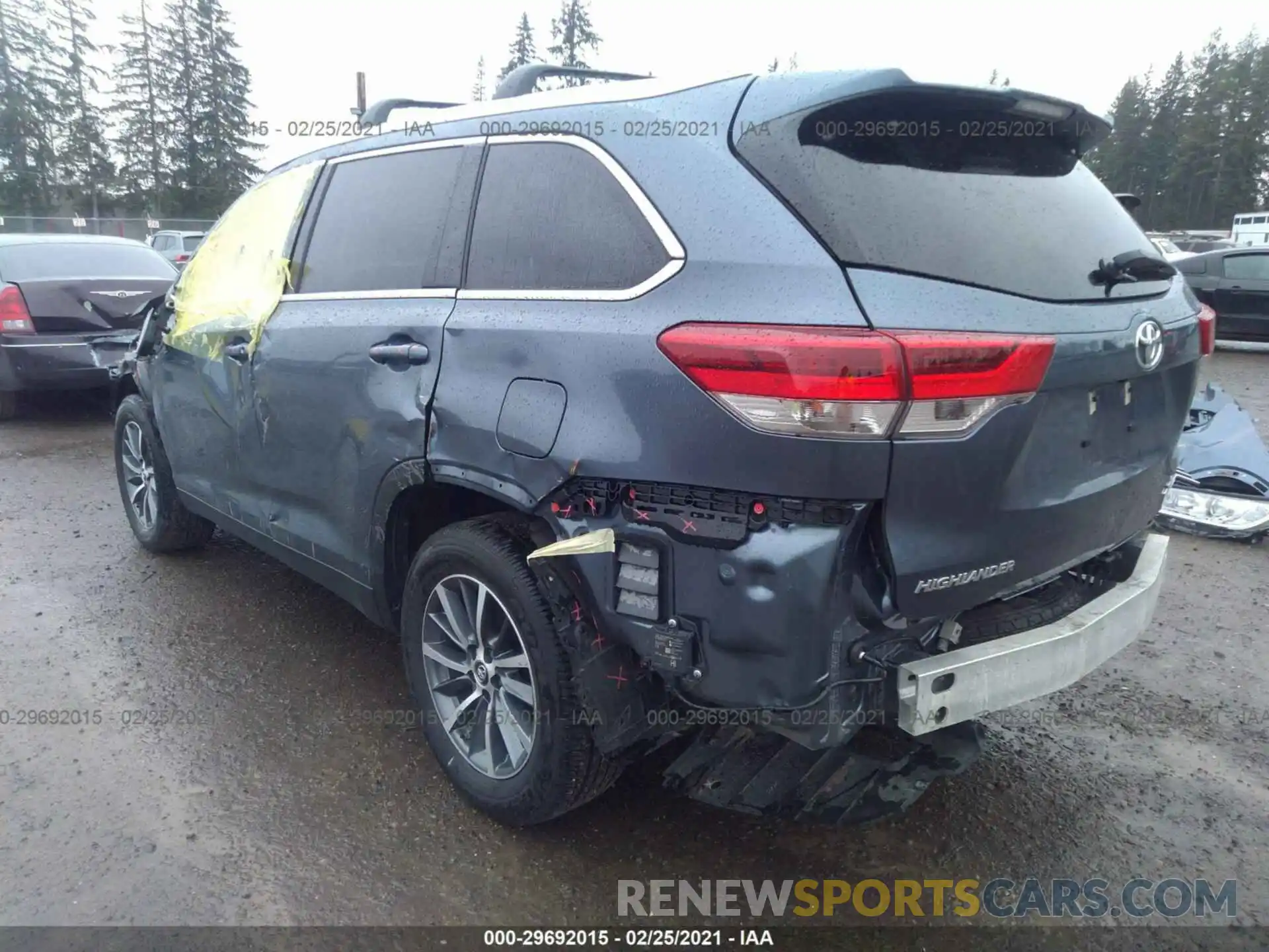 3 Photograph of a damaged car 5TDJZRFH4KS922864 TOYOTA HIGHLANDER 2019