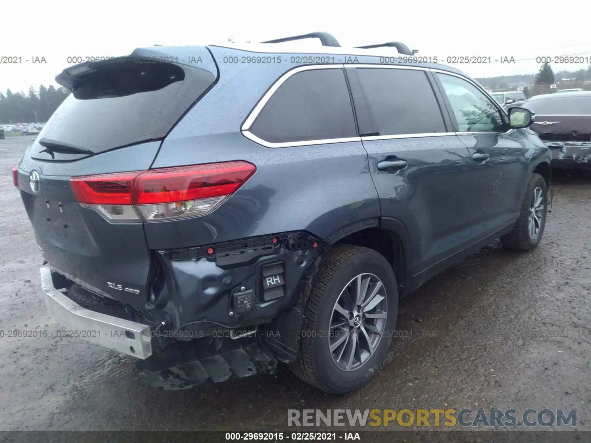 4 Photograph of a damaged car 5TDJZRFH4KS922864 TOYOTA HIGHLANDER 2019