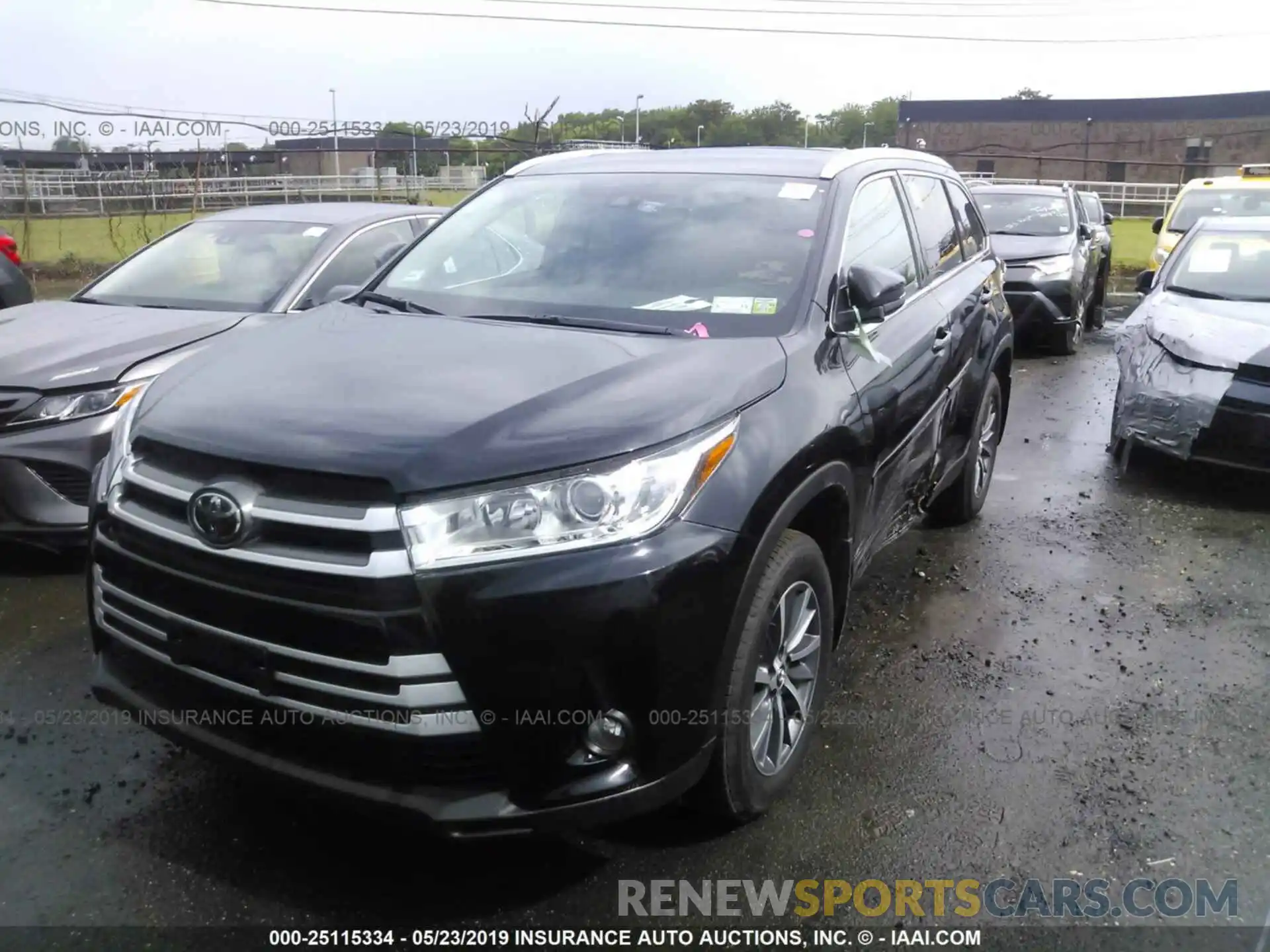 2 Photograph of a damaged car 5TDJZRFH4KS923450 TOYOTA HIGHLANDER 2019