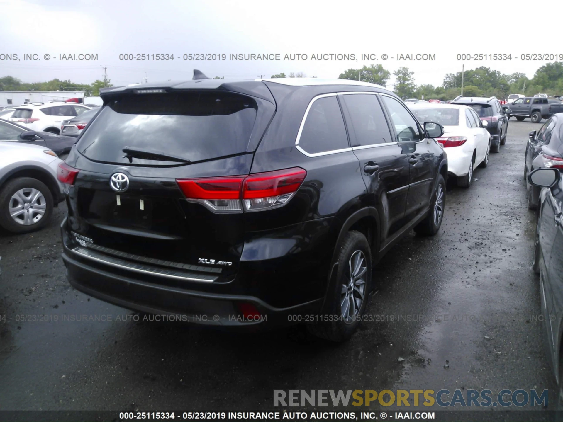 4 Photograph of a damaged car 5TDJZRFH4KS923450 TOYOTA HIGHLANDER 2019