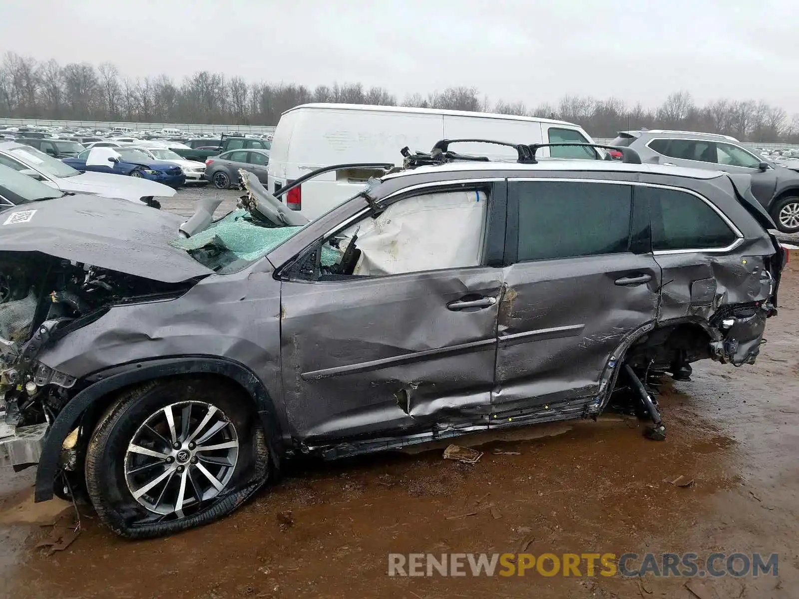 10 Photograph of a damaged car 5TDJZRFH4KS925781 TOYOTA HIGHLANDER 2019