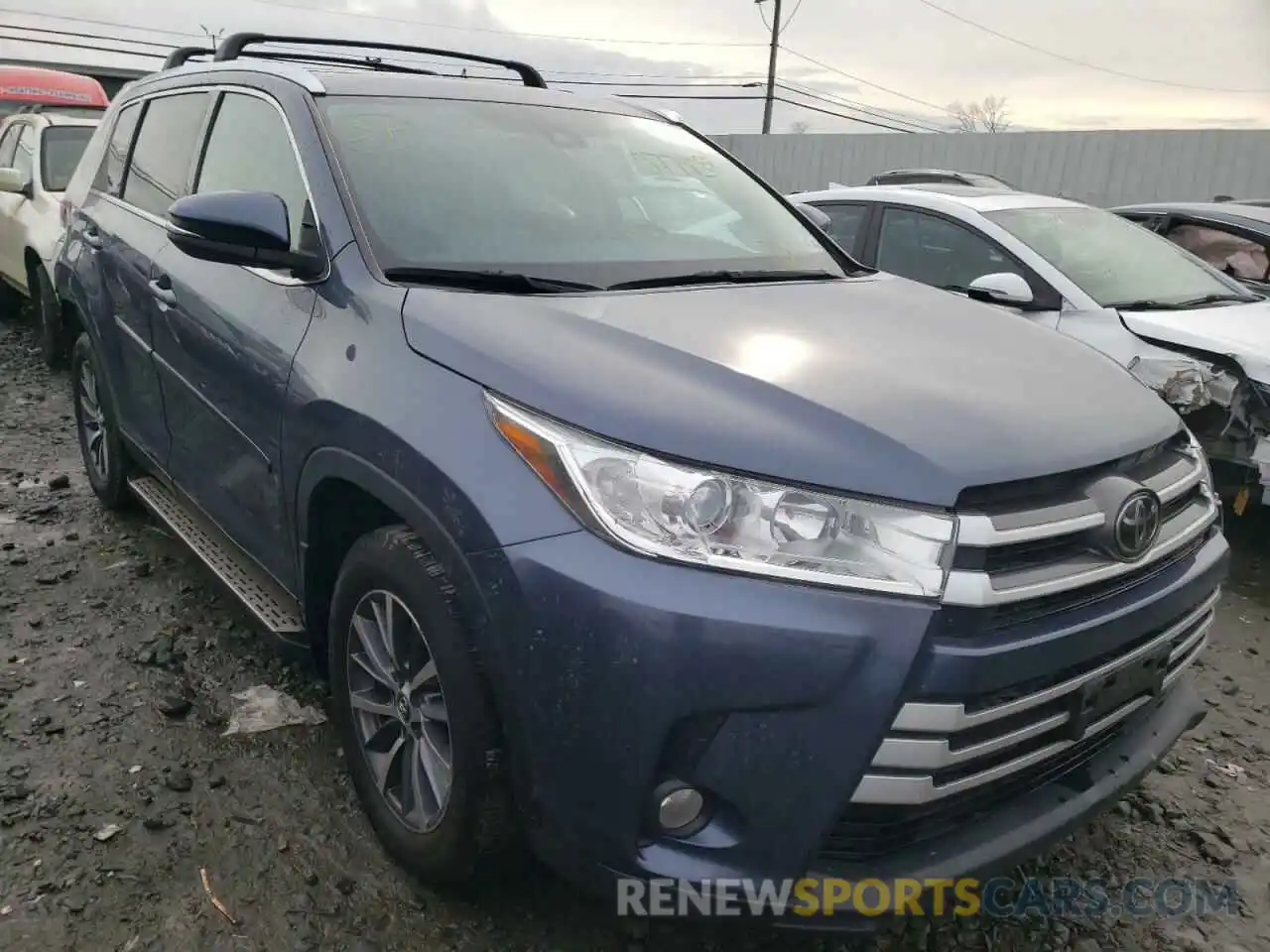 1 Photograph of a damaged car 5TDJZRFH4KS933122 TOYOTA HIGHLANDER 2019