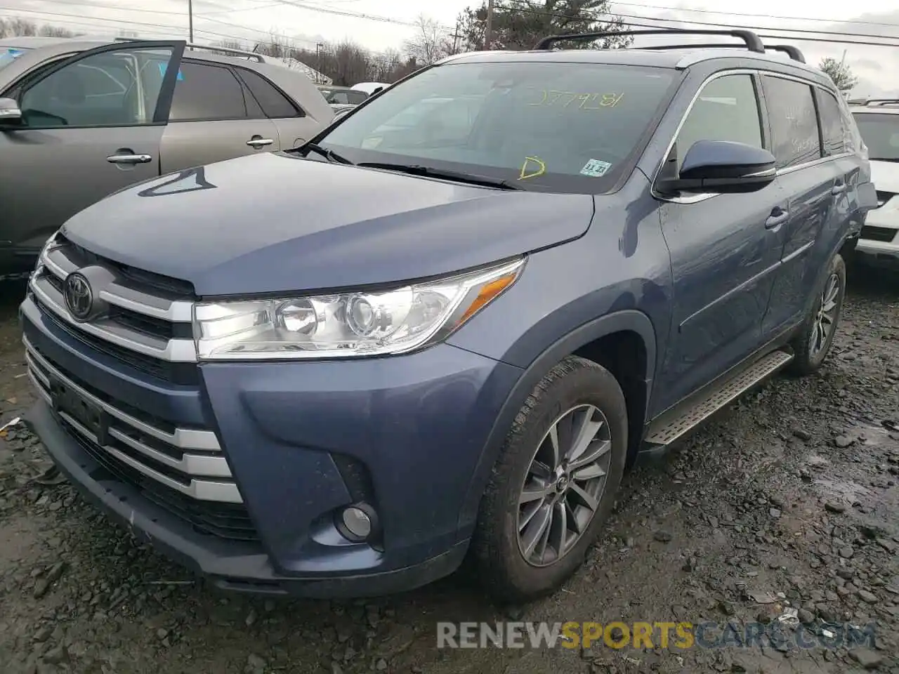 2 Photograph of a damaged car 5TDJZRFH4KS933122 TOYOTA HIGHLANDER 2019