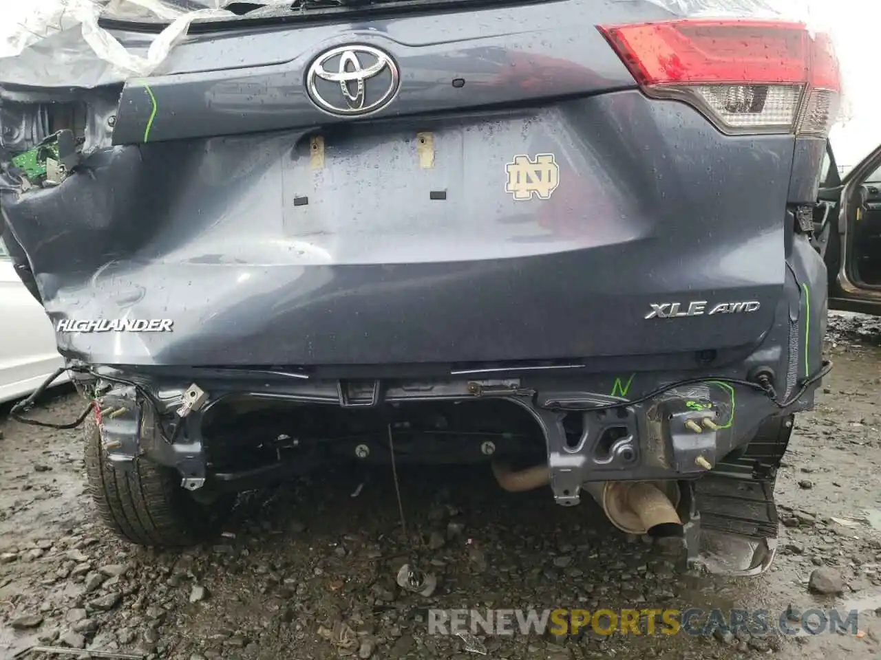 9 Photograph of a damaged car 5TDJZRFH4KS933122 TOYOTA HIGHLANDER 2019