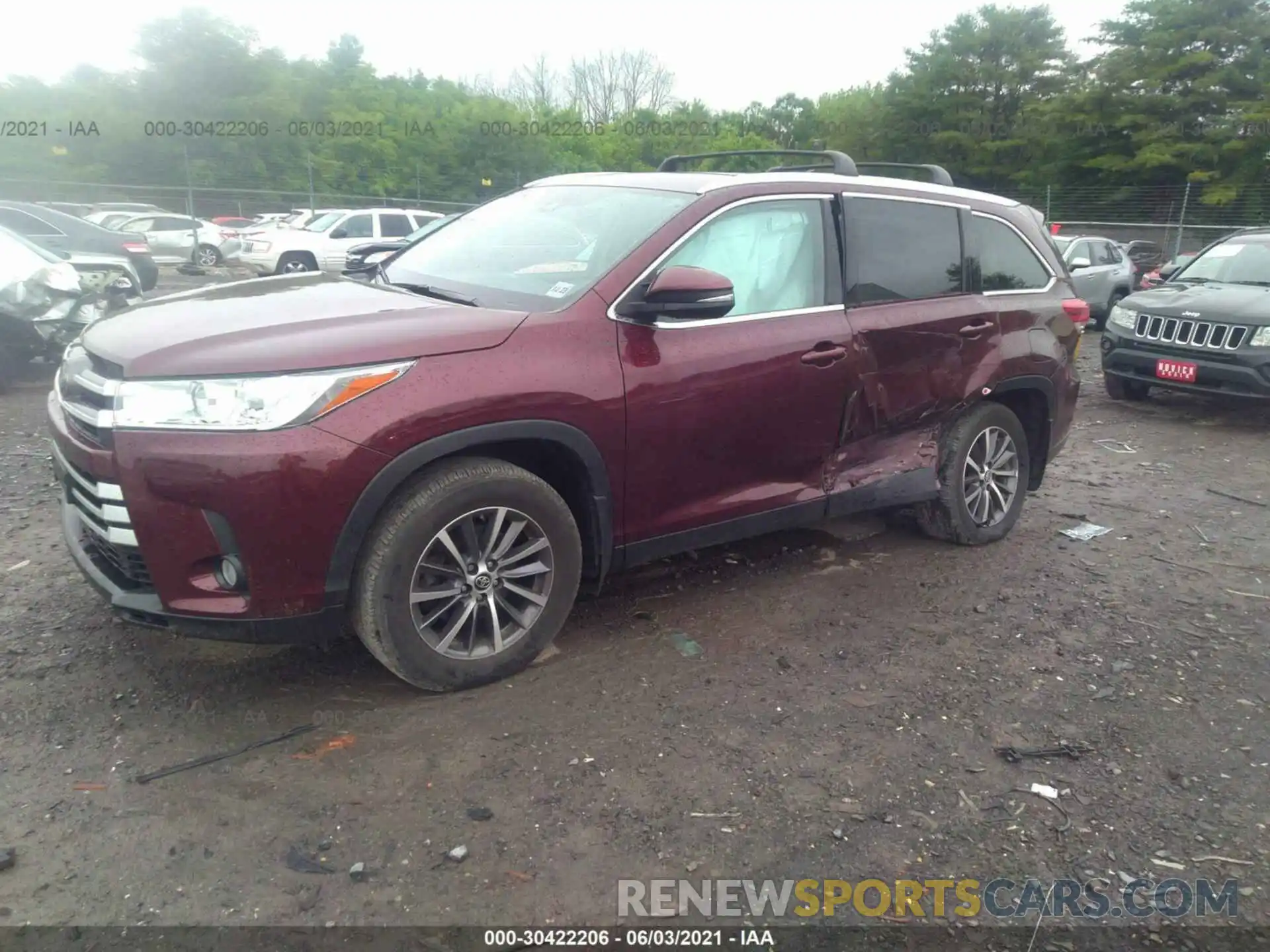 2 Photograph of a damaged car 5TDJZRFH4KS937025 TOYOTA HIGHLANDER 2019