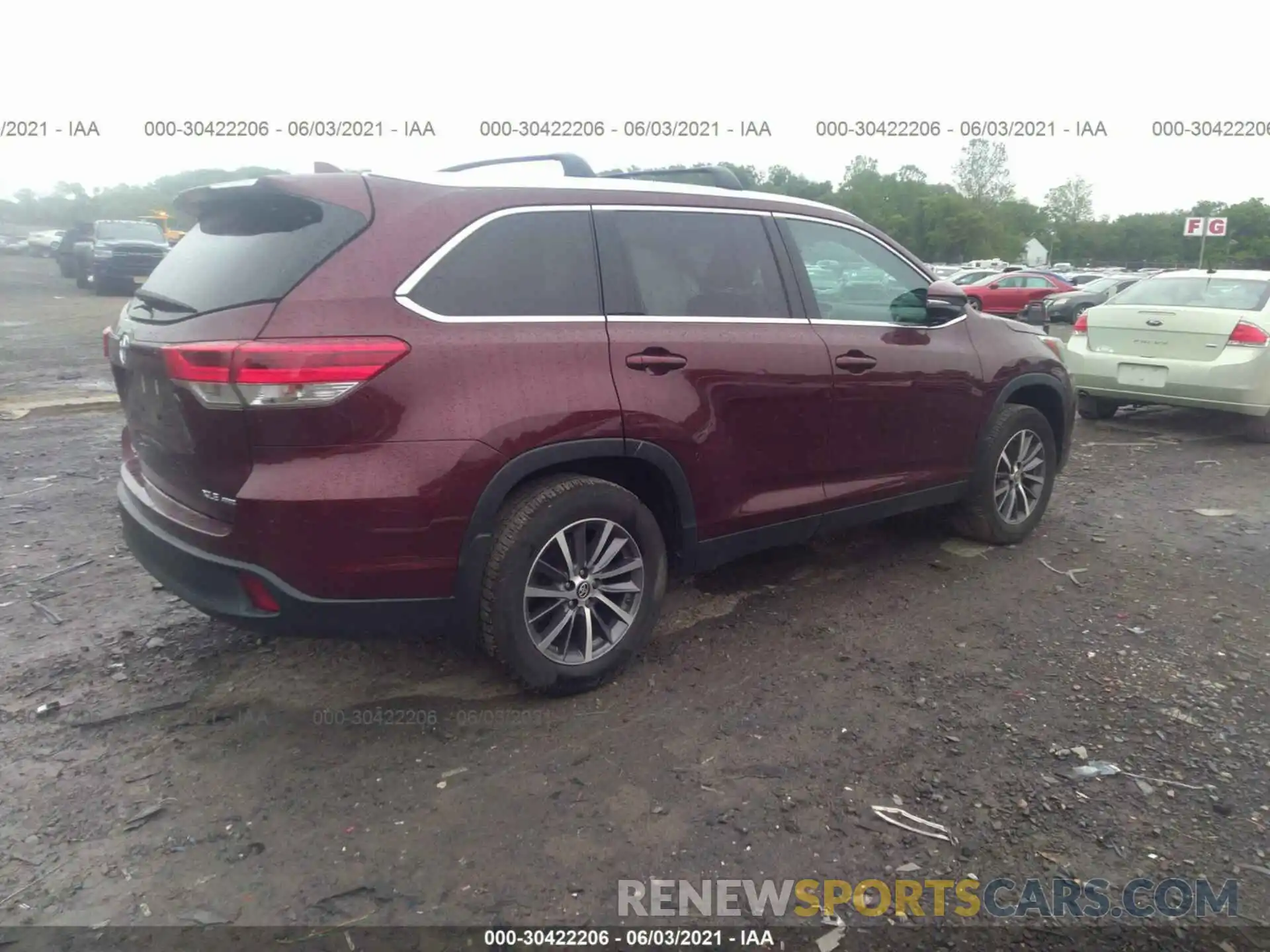 4 Photograph of a damaged car 5TDJZRFH4KS937025 TOYOTA HIGHLANDER 2019