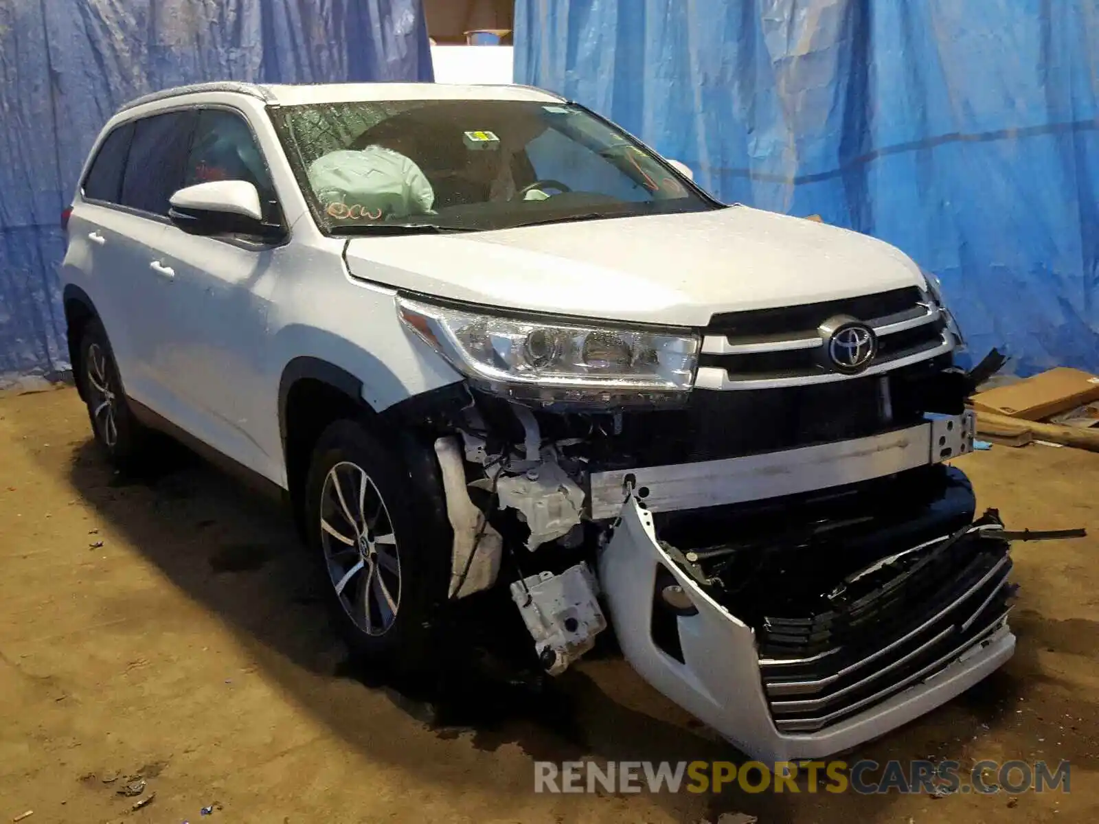 1 Photograph of a damaged car 5TDJZRFH4KS944251 TOYOTA HIGHLANDER 2019