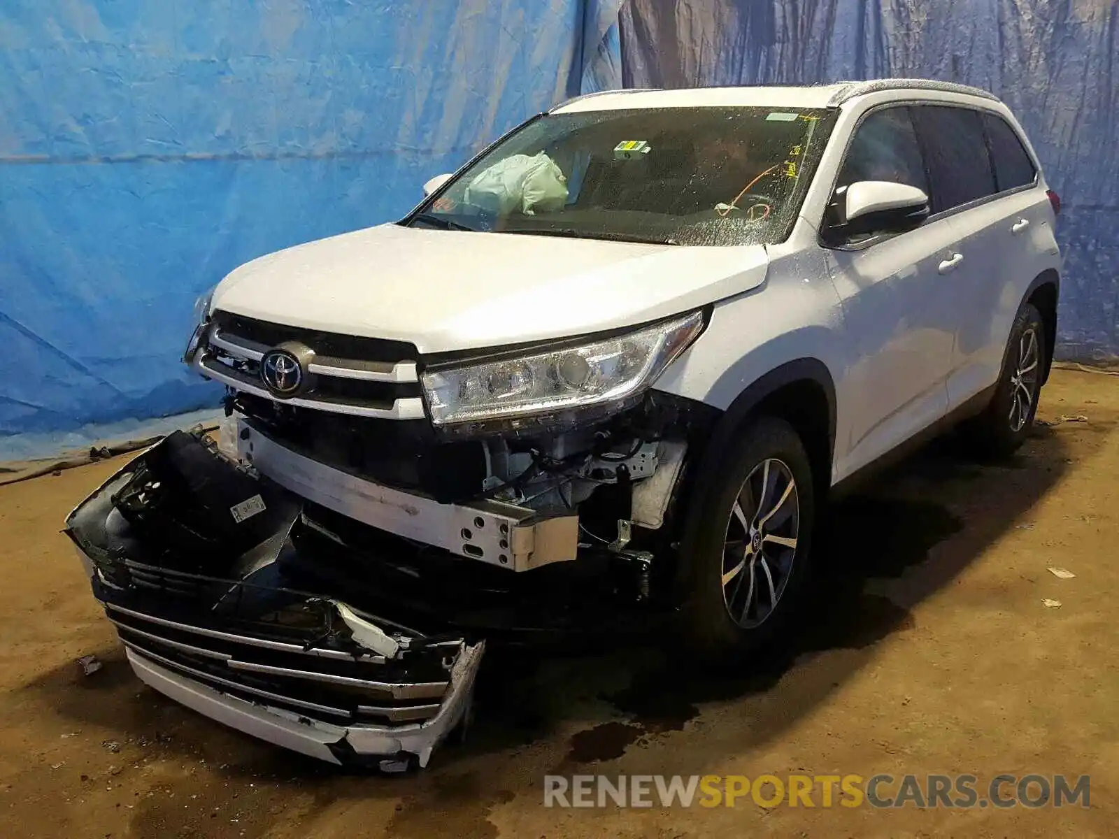 2 Photograph of a damaged car 5TDJZRFH4KS944251 TOYOTA HIGHLANDER 2019