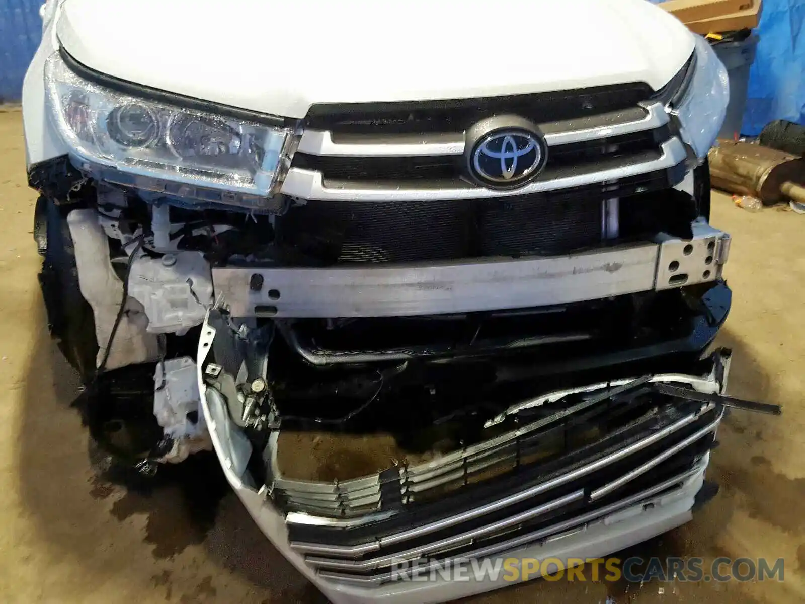 9 Photograph of a damaged car 5TDJZRFH4KS944251 TOYOTA HIGHLANDER 2019