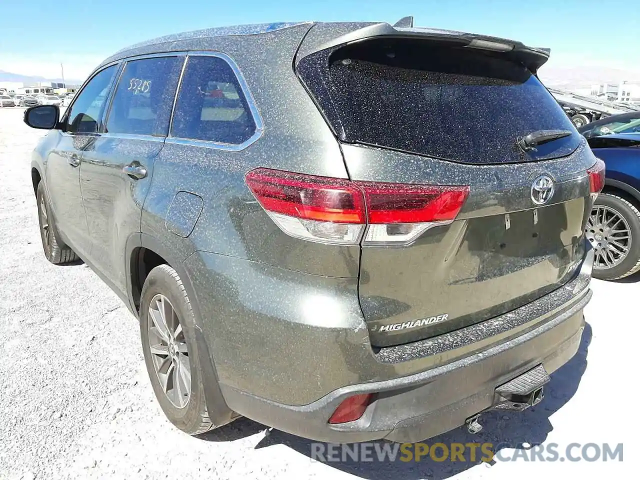 3 Photograph of a damaged car 5TDJZRFH4KS945416 TOYOTA HIGHLANDER 2019