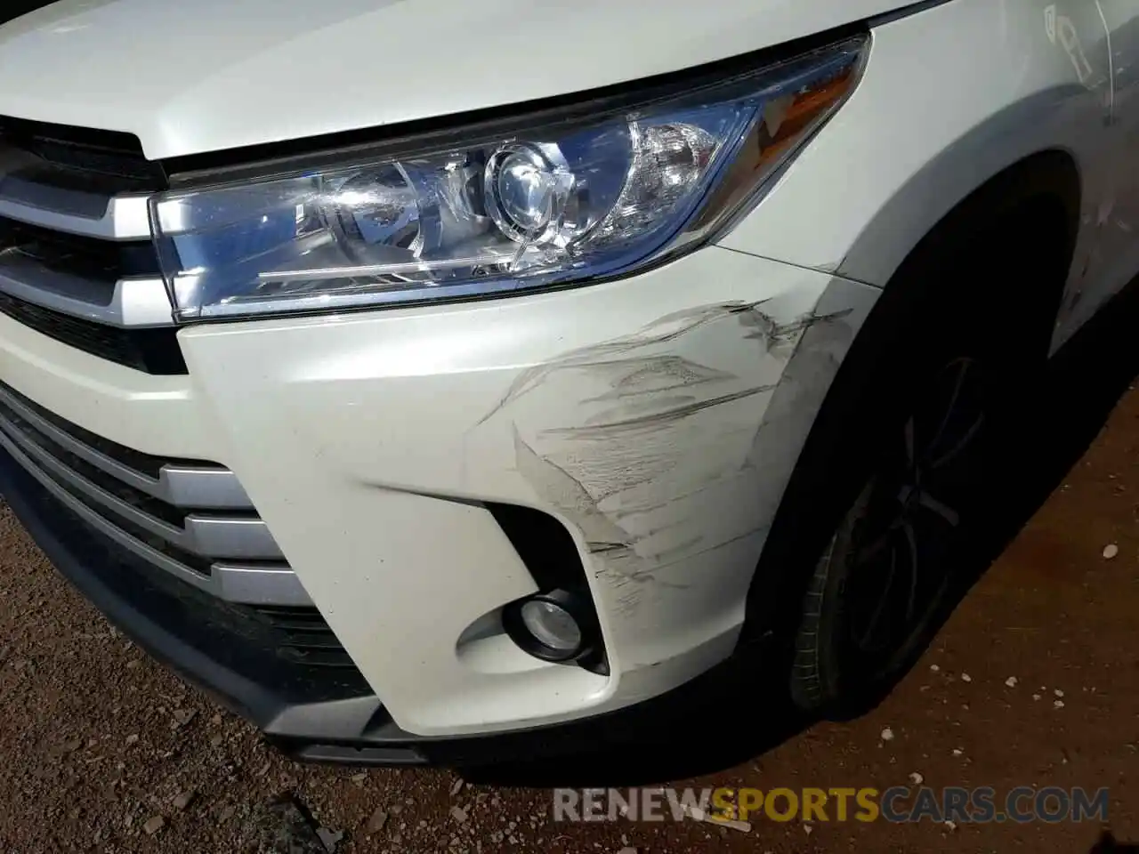 9 Photograph of a damaged car 5TDJZRFH4KS946551 TOYOTA HIGHLANDER 2019