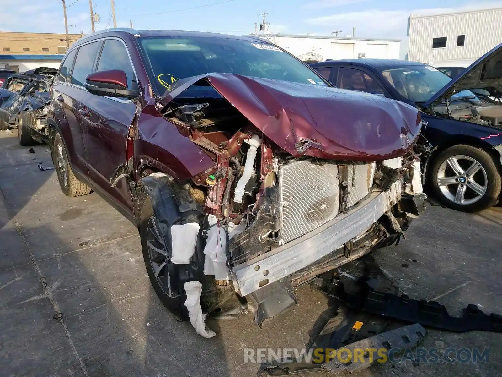 1 Photograph of a damaged car 5TDJZRFH4KS947876 TOYOTA HIGHLANDER 2019