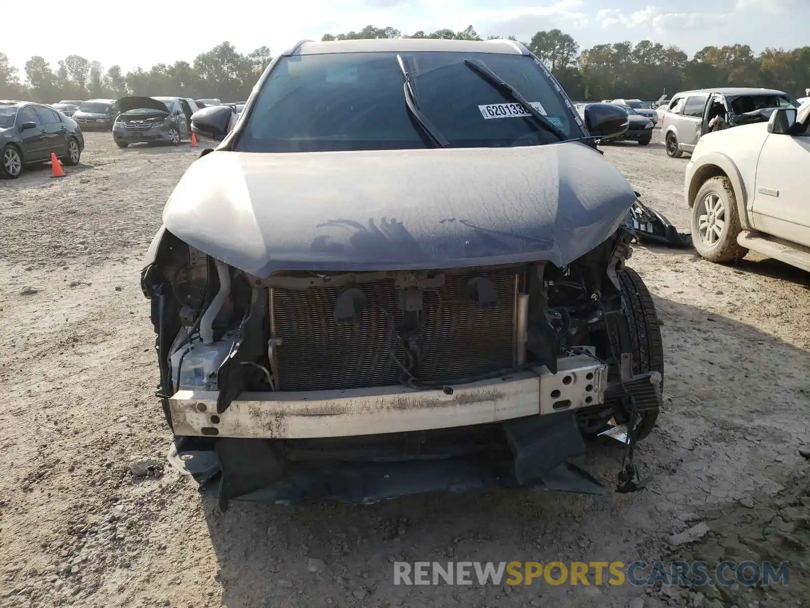 9 Photograph of a damaged car 5TDJZRFH4KS949143 TOYOTA HIGHLANDER 2019