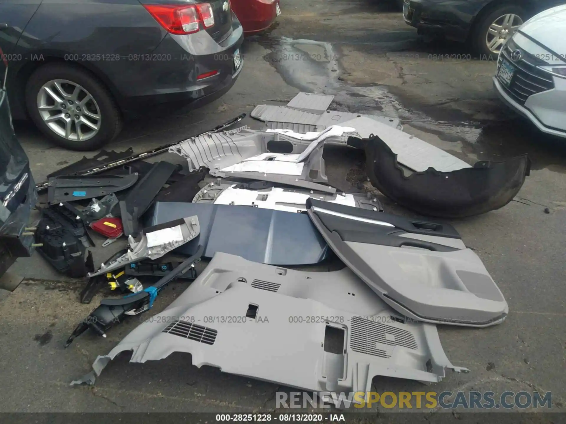 12 Photograph of a damaged car 5TDJZRFH4KS949661 TOYOTA HIGHLANDER 2019