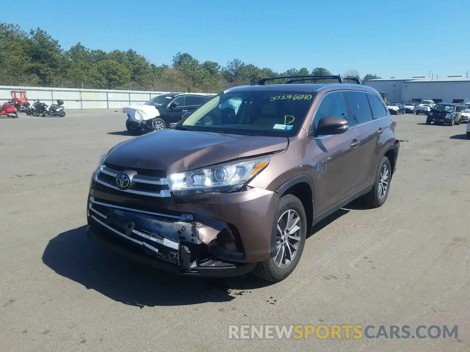 2 Photograph of a damaged car 5TDJZRFH4KS950079 TOYOTA HIGHLANDER 2019