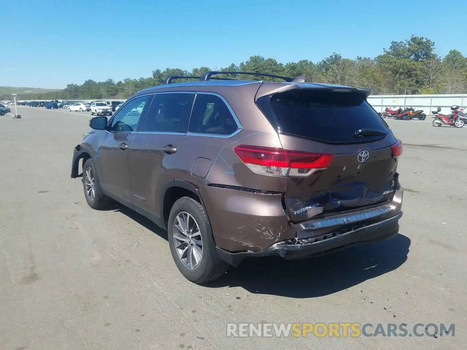 3 Photograph of a damaged car 5TDJZRFH4KS950079 TOYOTA HIGHLANDER 2019