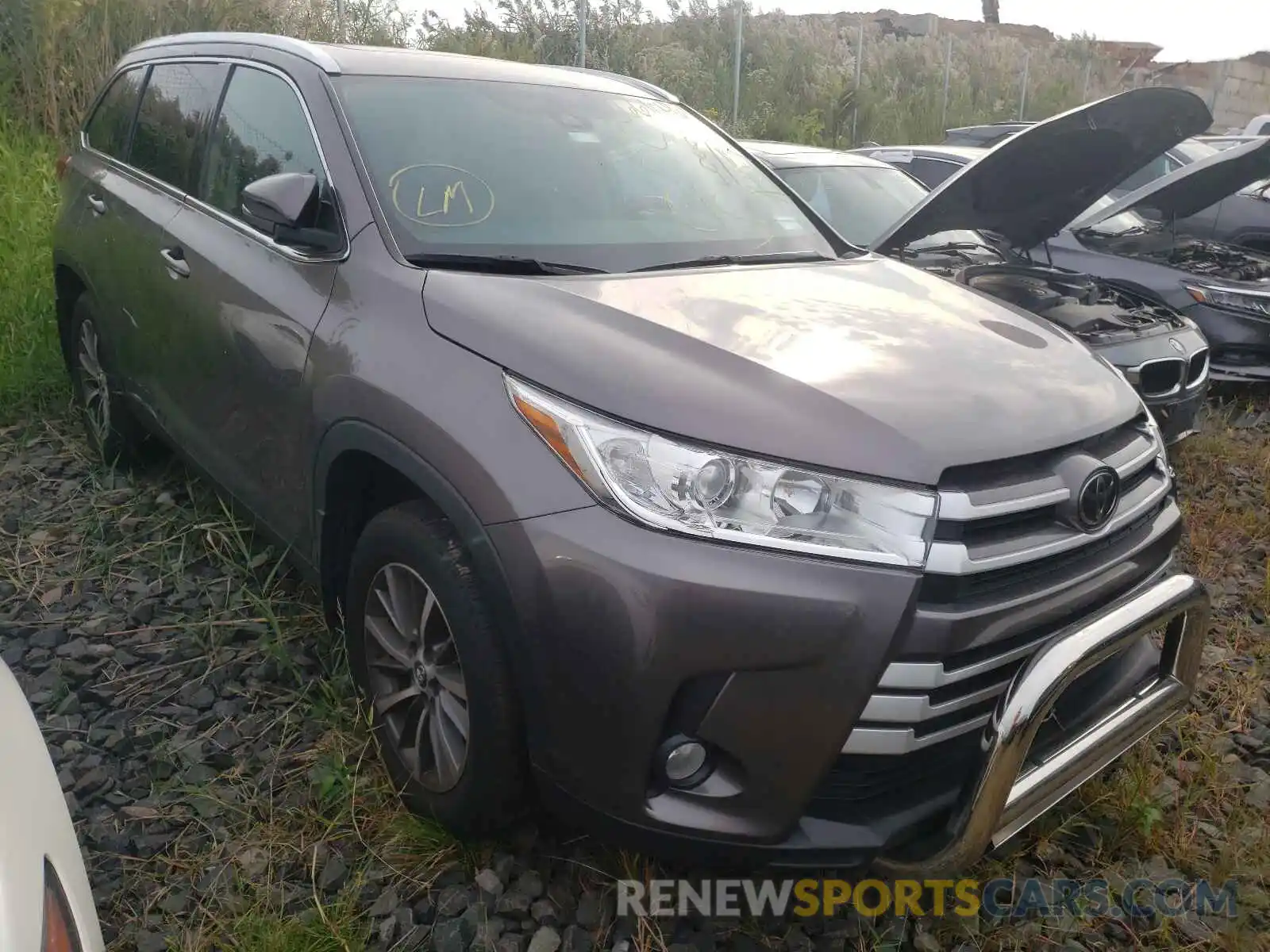 1 Photograph of a damaged car 5TDJZRFH4KS950695 TOYOTA HIGHLANDER 2019