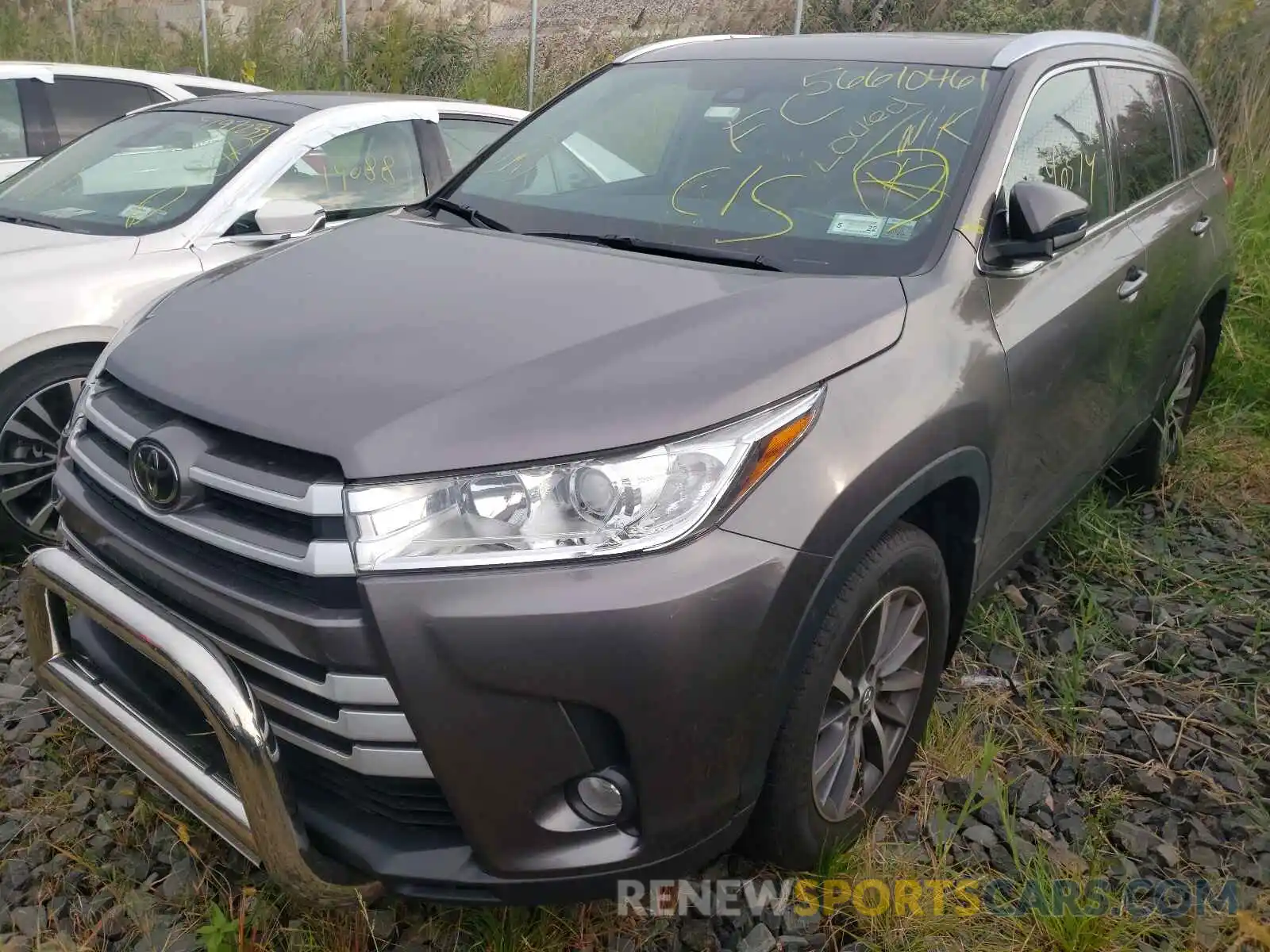 2 Photograph of a damaged car 5TDJZRFH4KS950695 TOYOTA HIGHLANDER 2019