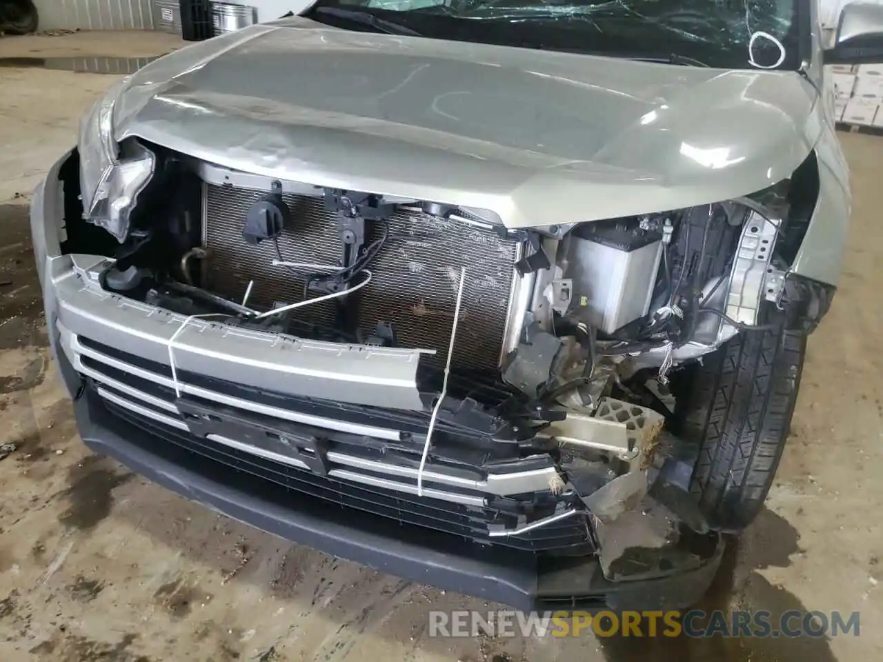 9 Photograph of a damaged car 5TDJZRFH4KS954570 TOYOTA HIGHLANDER 2019