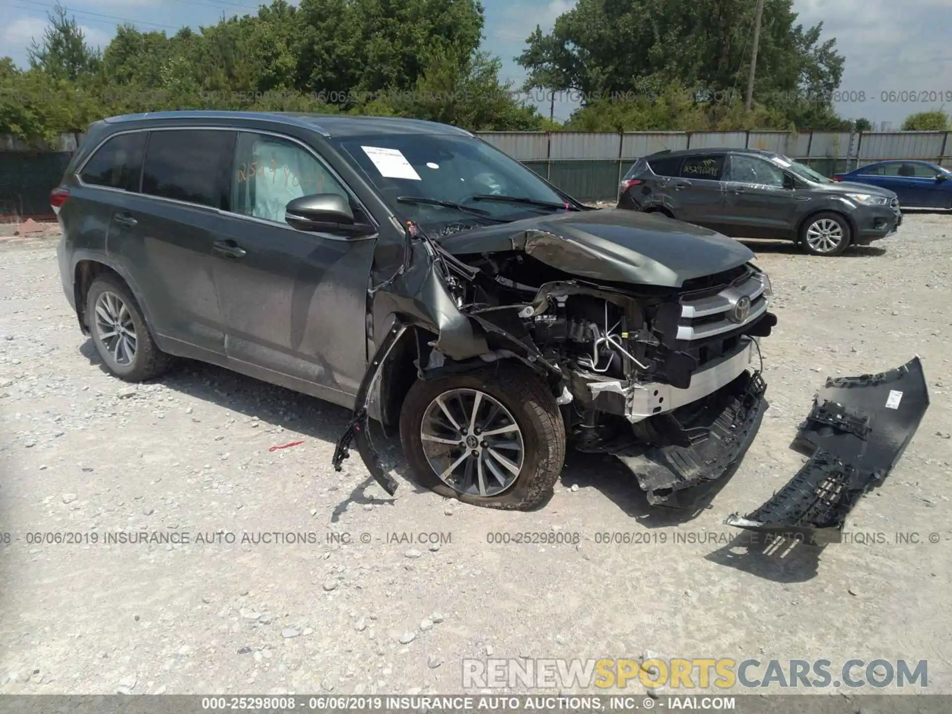 1 Photograph of a damaged car 5TDJZRFH4KS954889 TOYOTA HIGHLANDER 2019