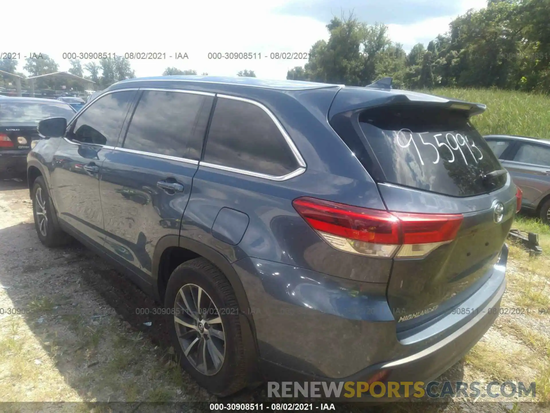 3 Photograph of a damaged car 5TDJZRFH4KS955993 TOYOTA HIGHLANDER 2019