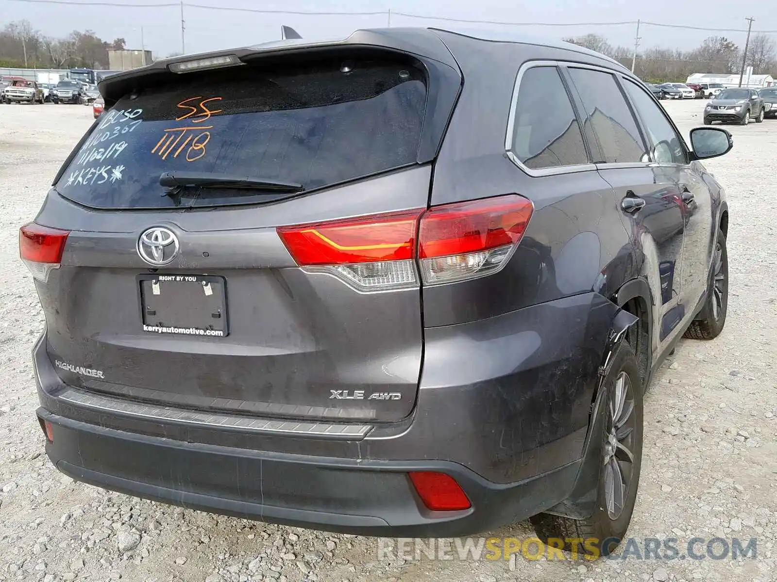 4 Photograph of a damaged car 5TDJZRFH4KS960188 TOYOTA HIGHLANDER 2019