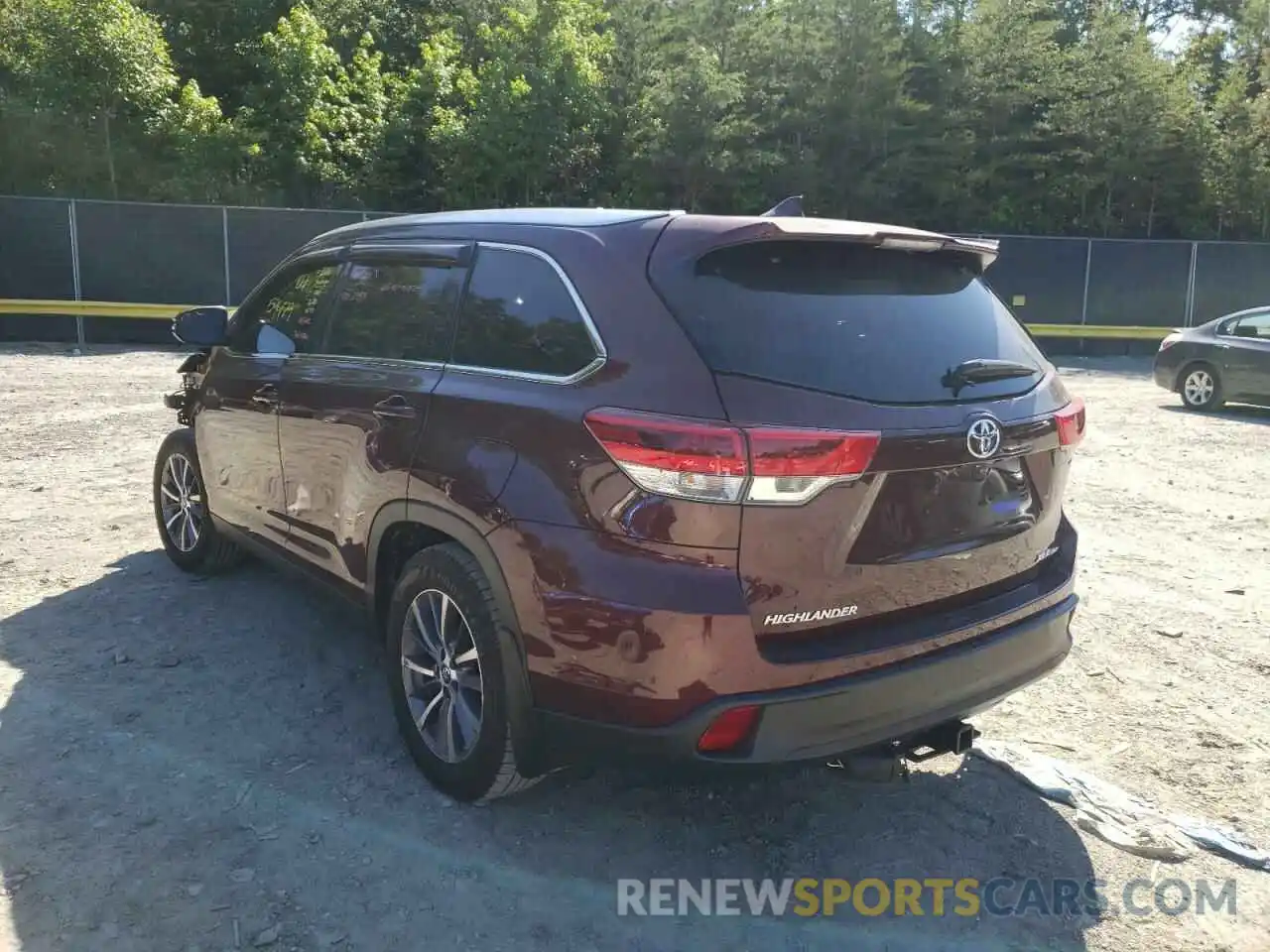 3 Photograph of a damaged car 5TDJZRFH4KS967870 TOYOTA HIGHLANDER 2019