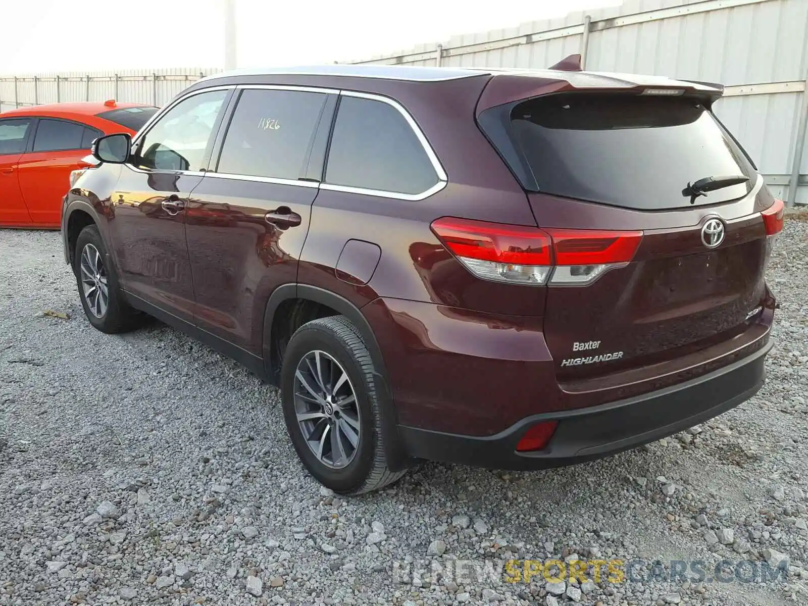 3 Photograph of a damaged car 5TDJZRFH4KS972566 TOYOTA HIGHLANDER 2019