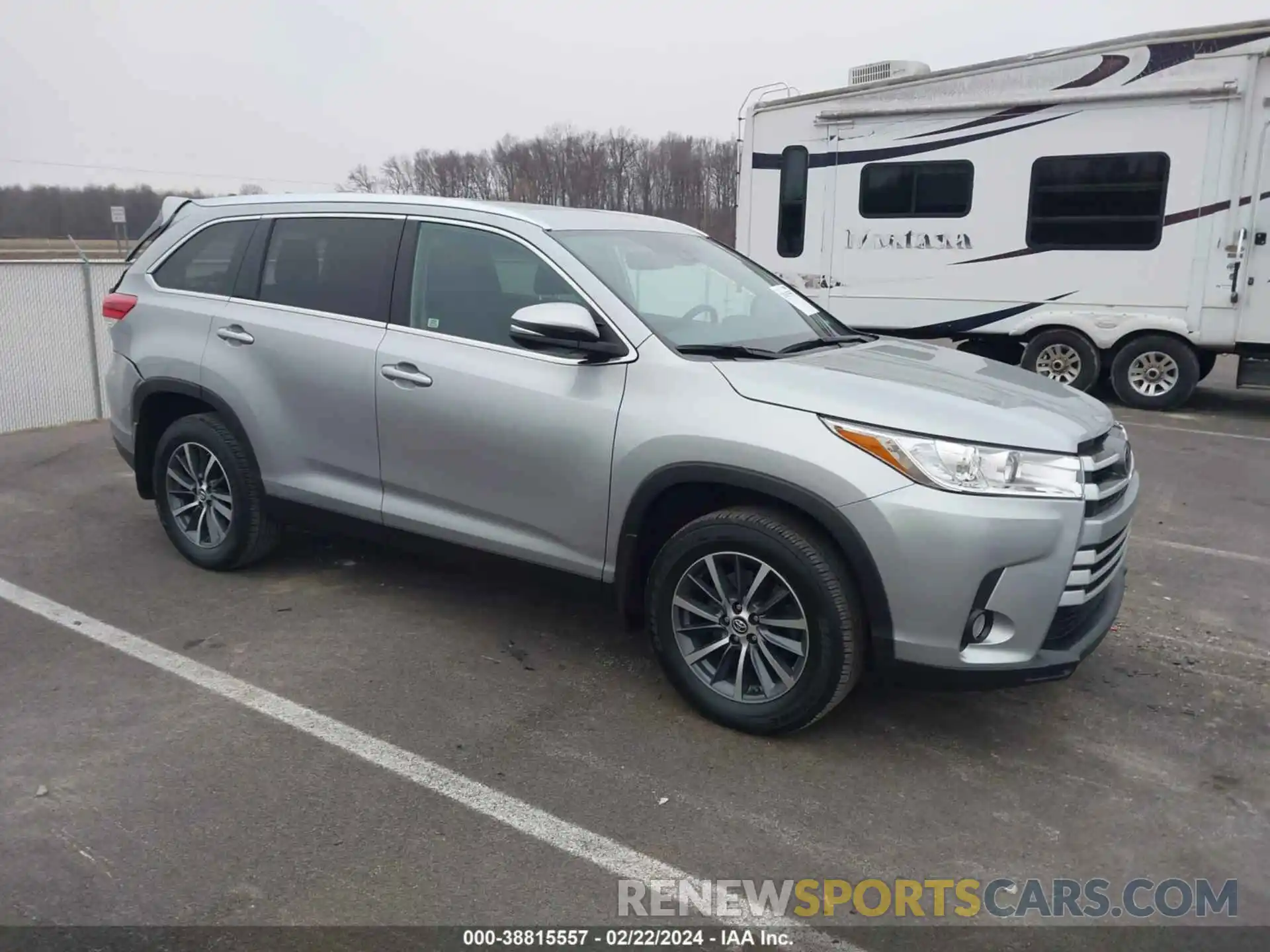 1 Photograph of a damaged car 5TDJZRFH4KS987326 TOYOTA HIGHLANDER 2019