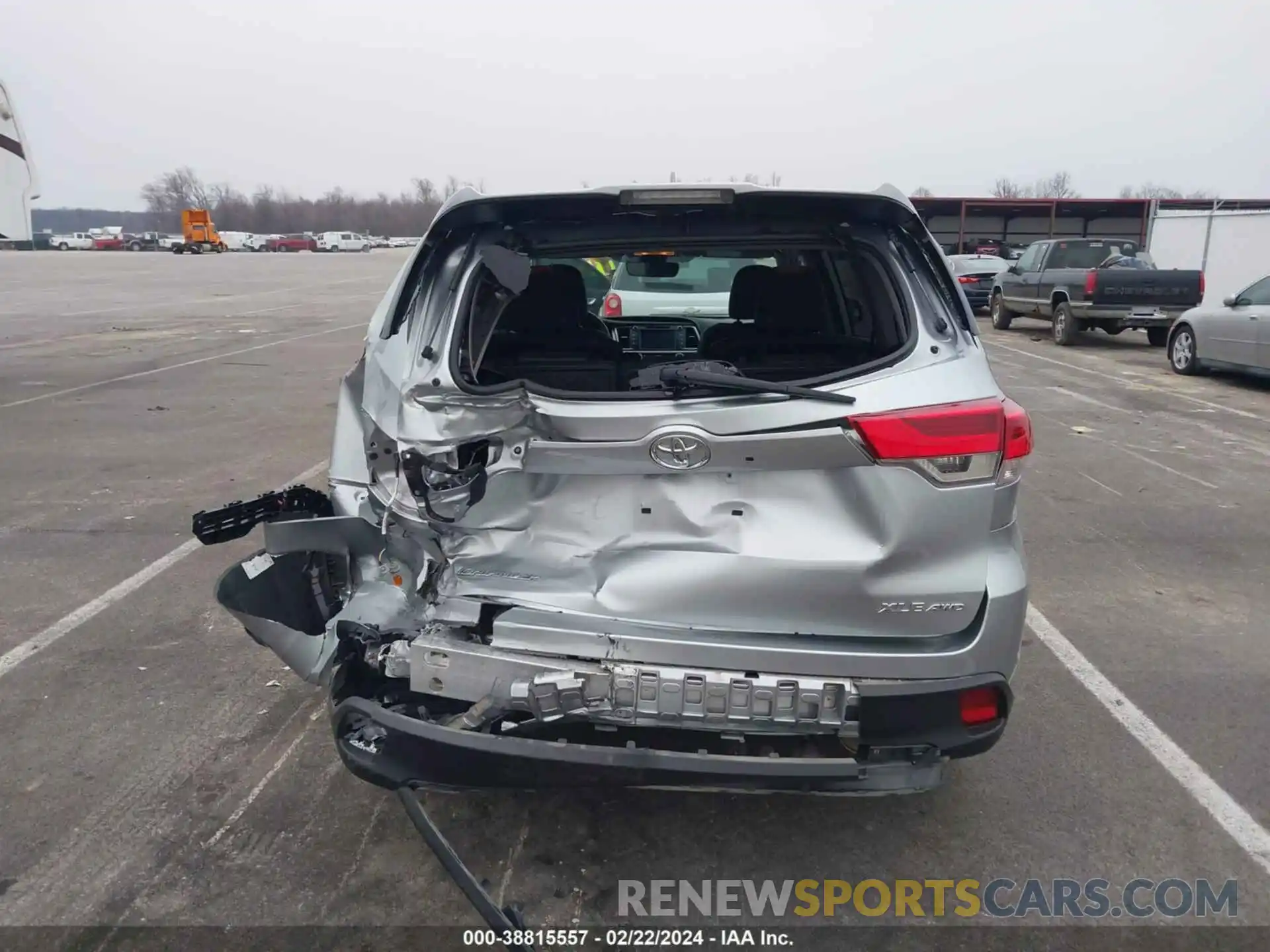 16 Photograph of a damaged car 5TDJZRFH4KS987326 TOYOTA HIGHLANDER 2019