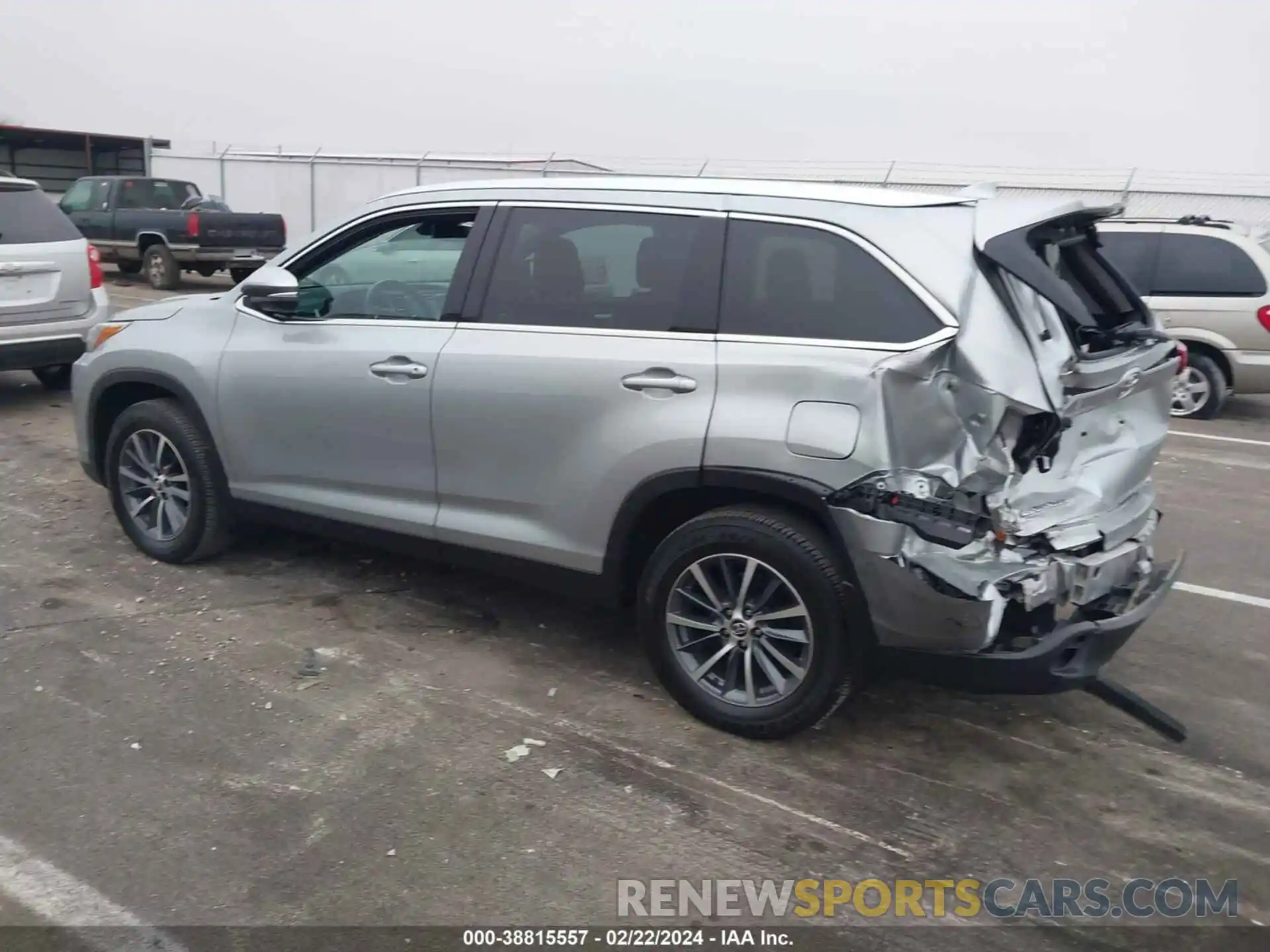 3 Photograph of a damaged car 5TDJZRFH4KS987326 TOYOTA HIGHLANDER 2019