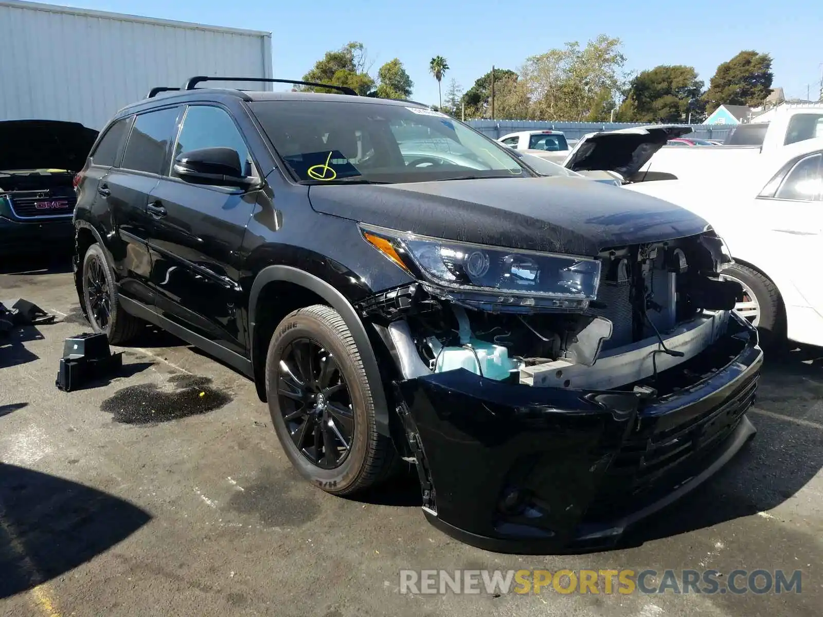 1 Photograph of a damaged car 5TDJZRFH4KS990601 TOYOTA HIGHLANDER 2019