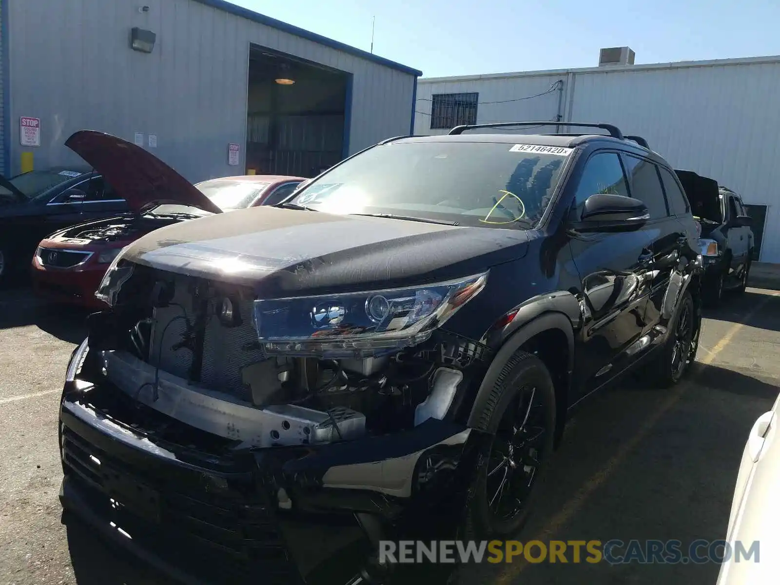 2 Photograph of a damaged car 5TDJZRFH4KS990601 TOYOTA HIGHLANDER 2019