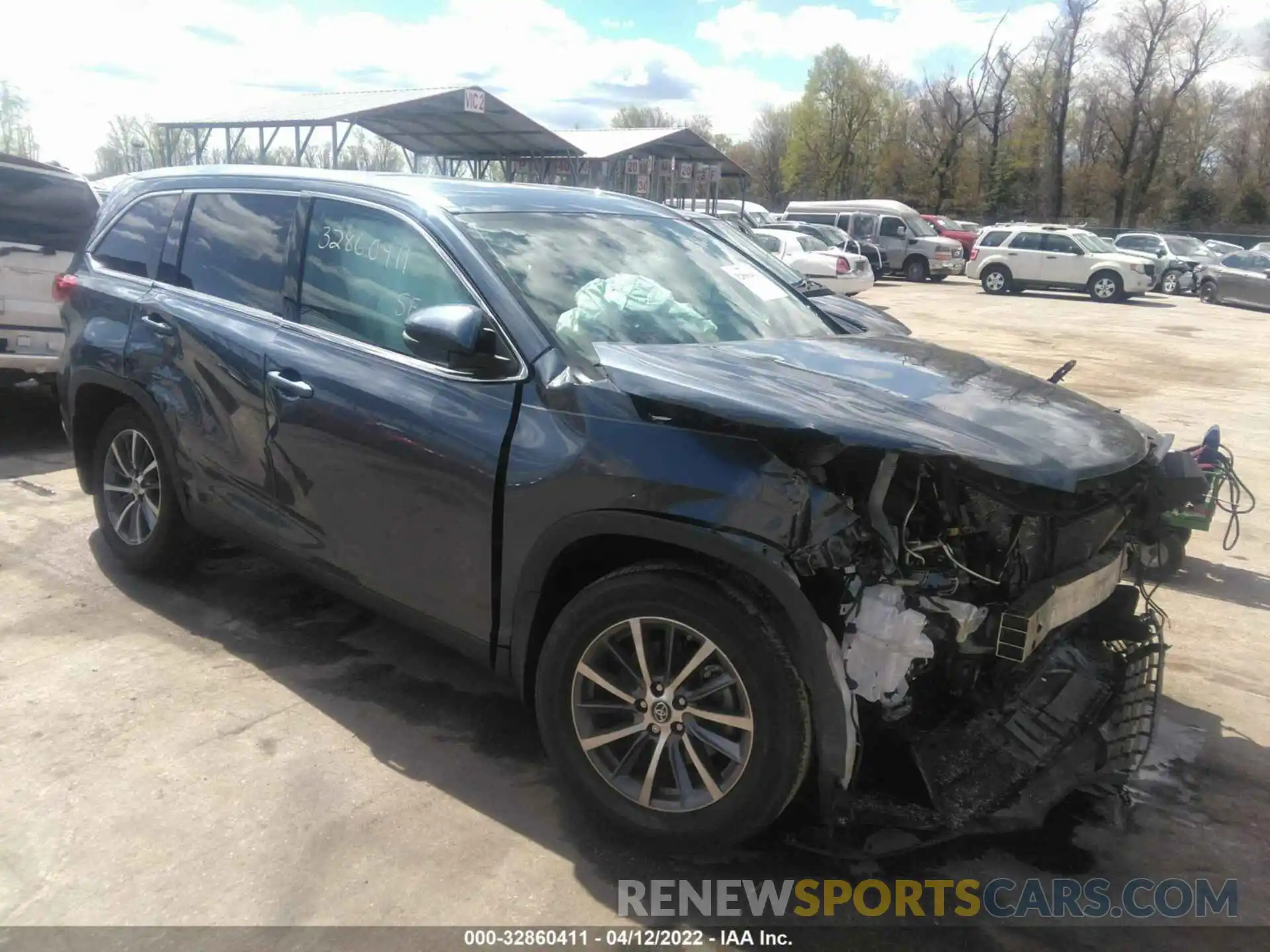 1 Photograph of a damaged car 5TDJZRFH4KS990985 TOYOTA HIGHLANDER 2019