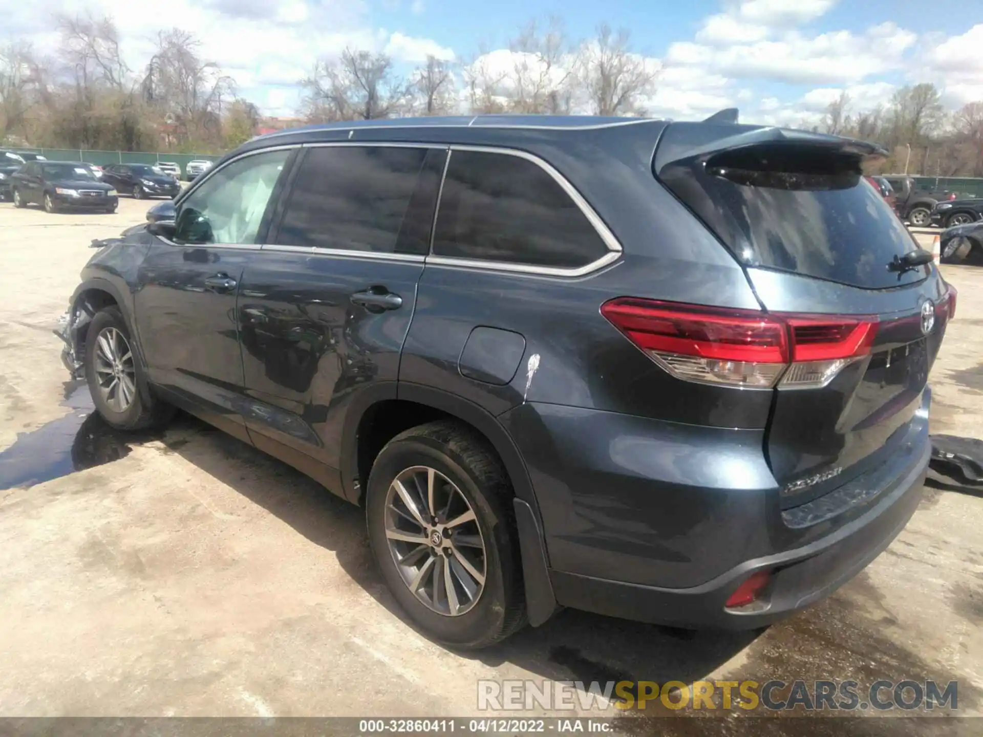 3 Photograph of a damaged car 5TDJZRFH4KS990985 TOYOTA HIGHLANDER 2019