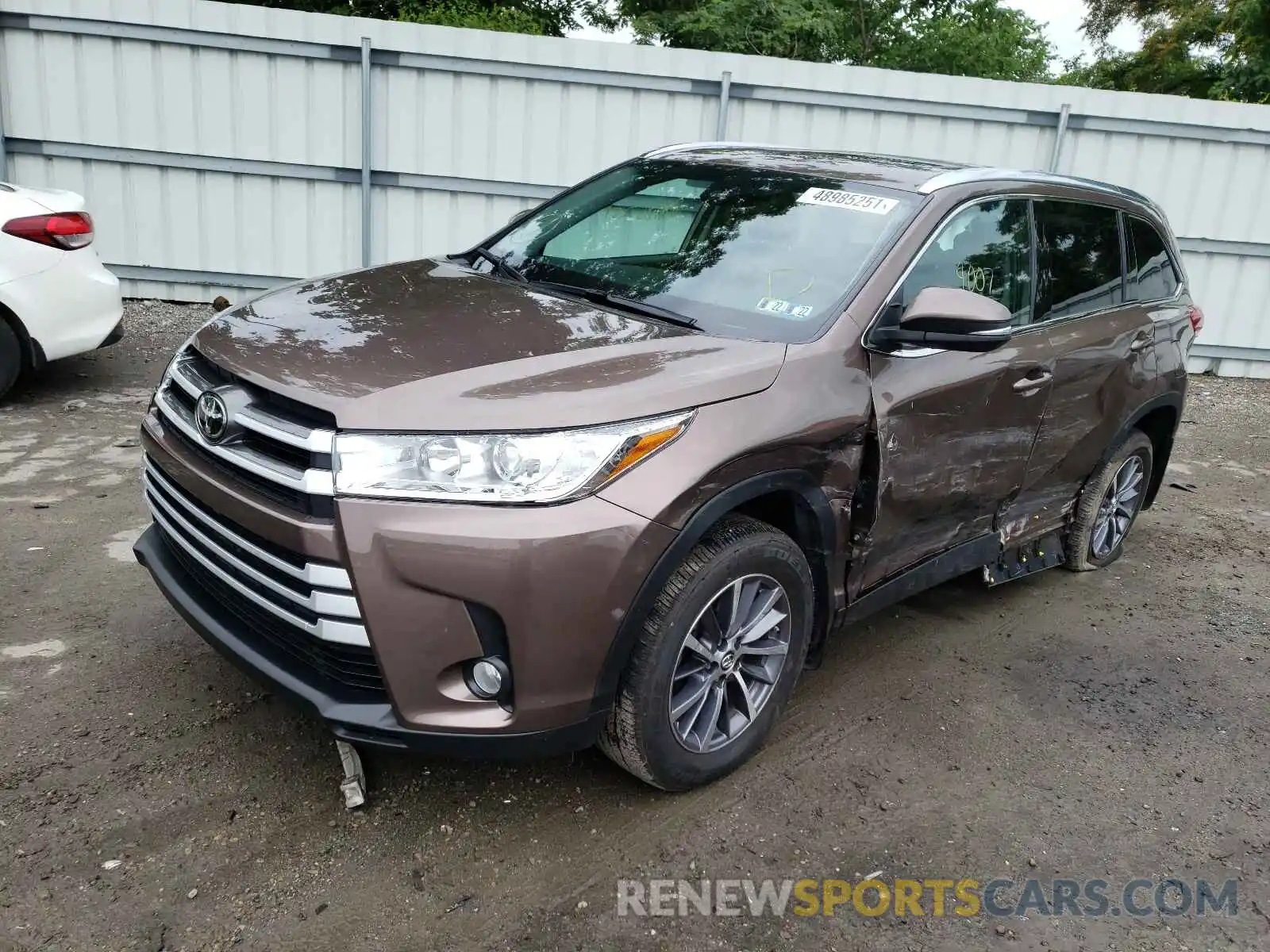 2 Photograph of a damaged car 5TDJZRFH4KS993076 TOYOTA HIGHLANDER 2019