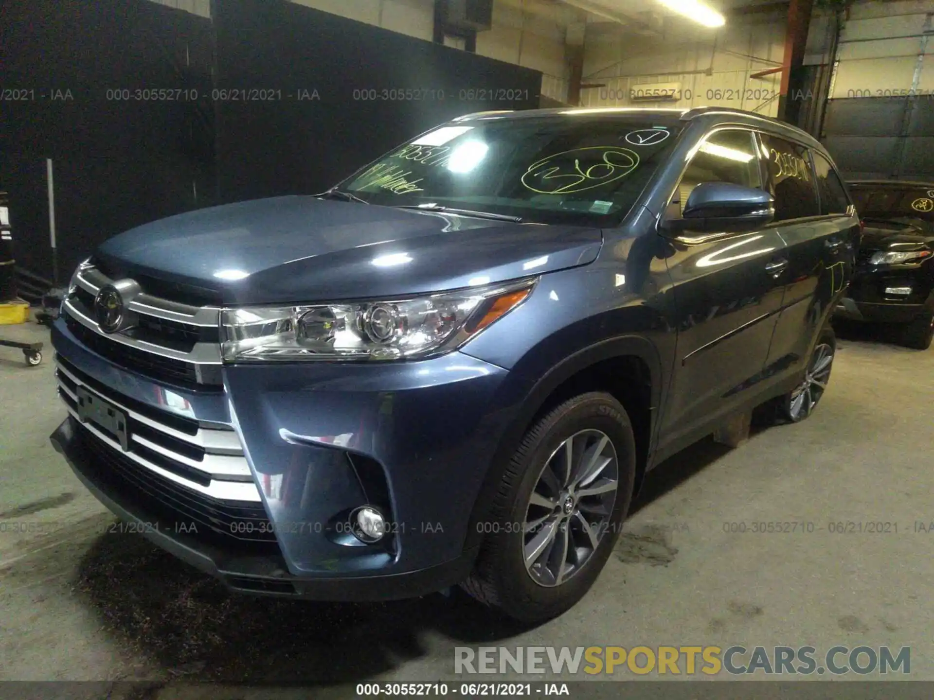 2 Photograph of a damaged car 5TDJZRFH4KS996544 TOYOTA HIGHLANDER 2019