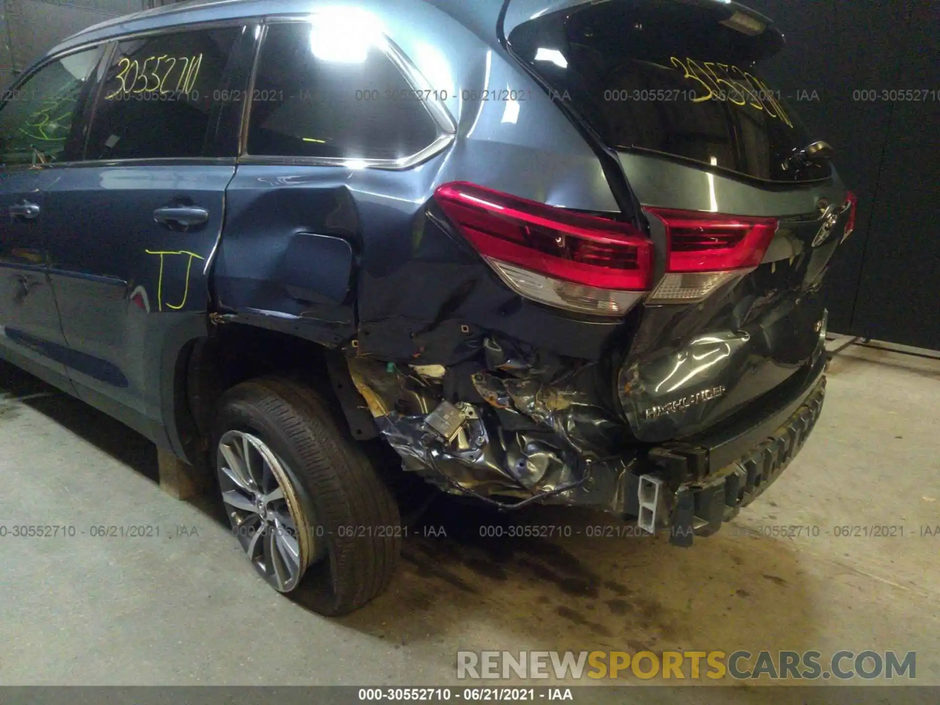 6 Photograph of a damaged car 5TDJZRFH4KS996544 TOYOTA HIGHLANDER 2019