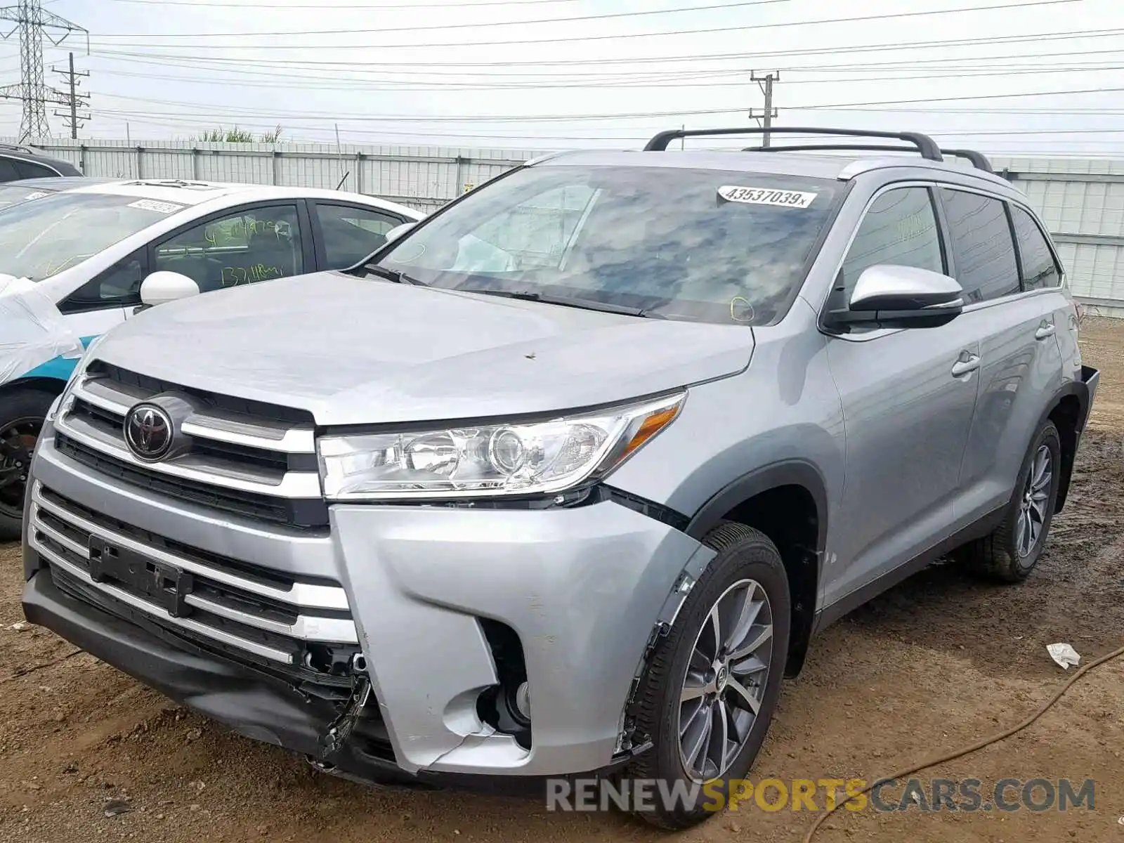 2 Photograph of a damaged car 5TDJZRFH5KS563069 TOYOTA HIGHLANDER 2019