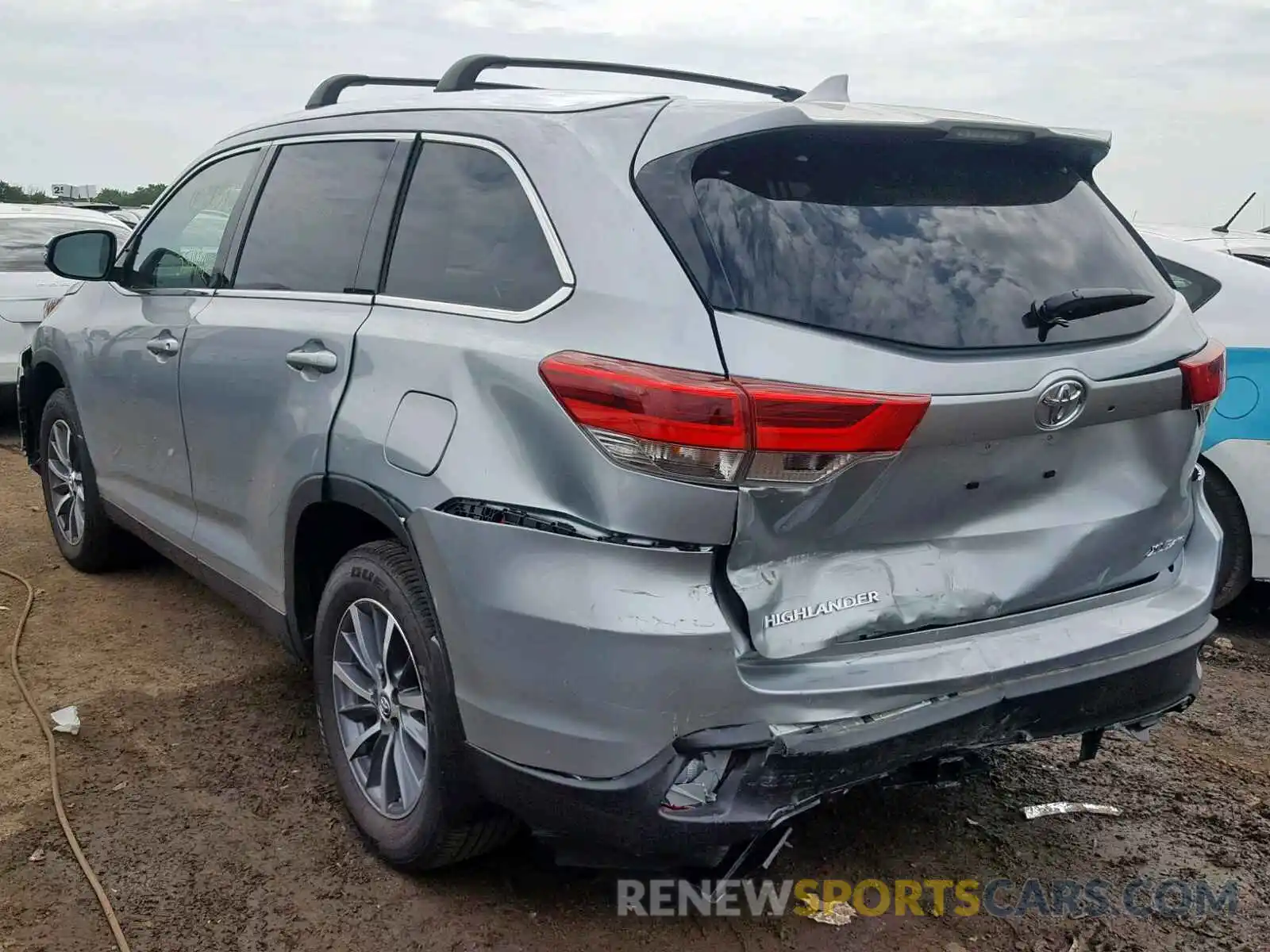 3 Photograph of a damaged car 5TDJZRFH5KS563069 TOYOTA HIGHLANDER 2019