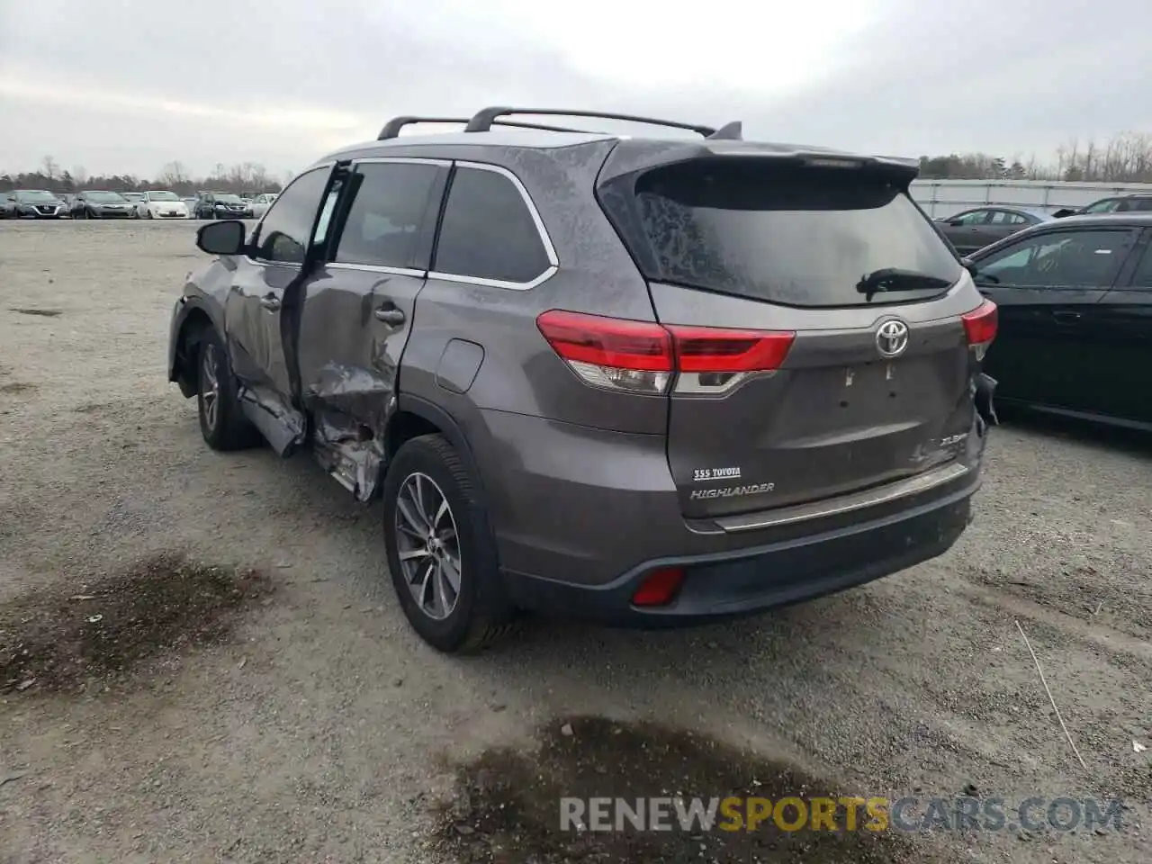 3 Photograph of a damaged car 5TDJZRFH5KS563959 TOYOTA HIGHLANDER 2019