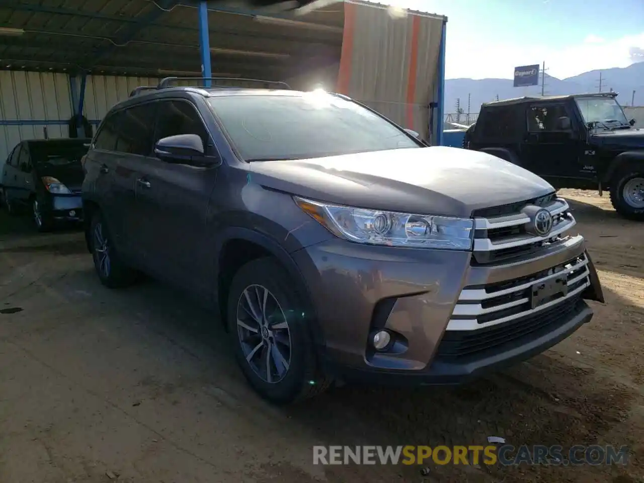 1 Photograph of a damaged car 5TDJZRFH5KS564271 TOYOTA HIGHLANDER 2019