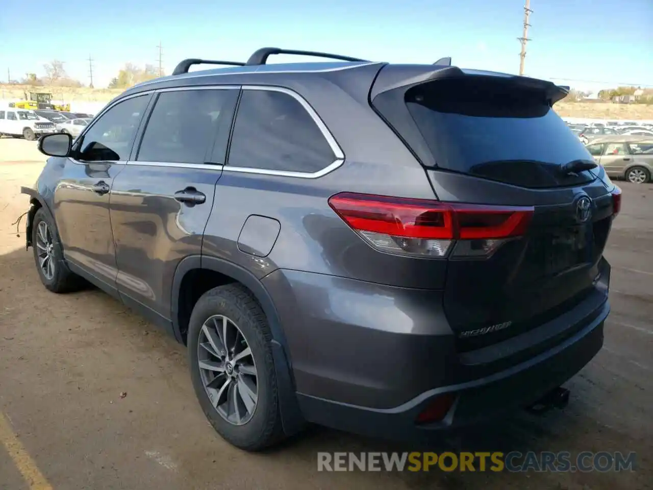 3 Photograph of a damaged car 5TDJZRFH5KS564271 TOYOTA HIGHLANDER 2019