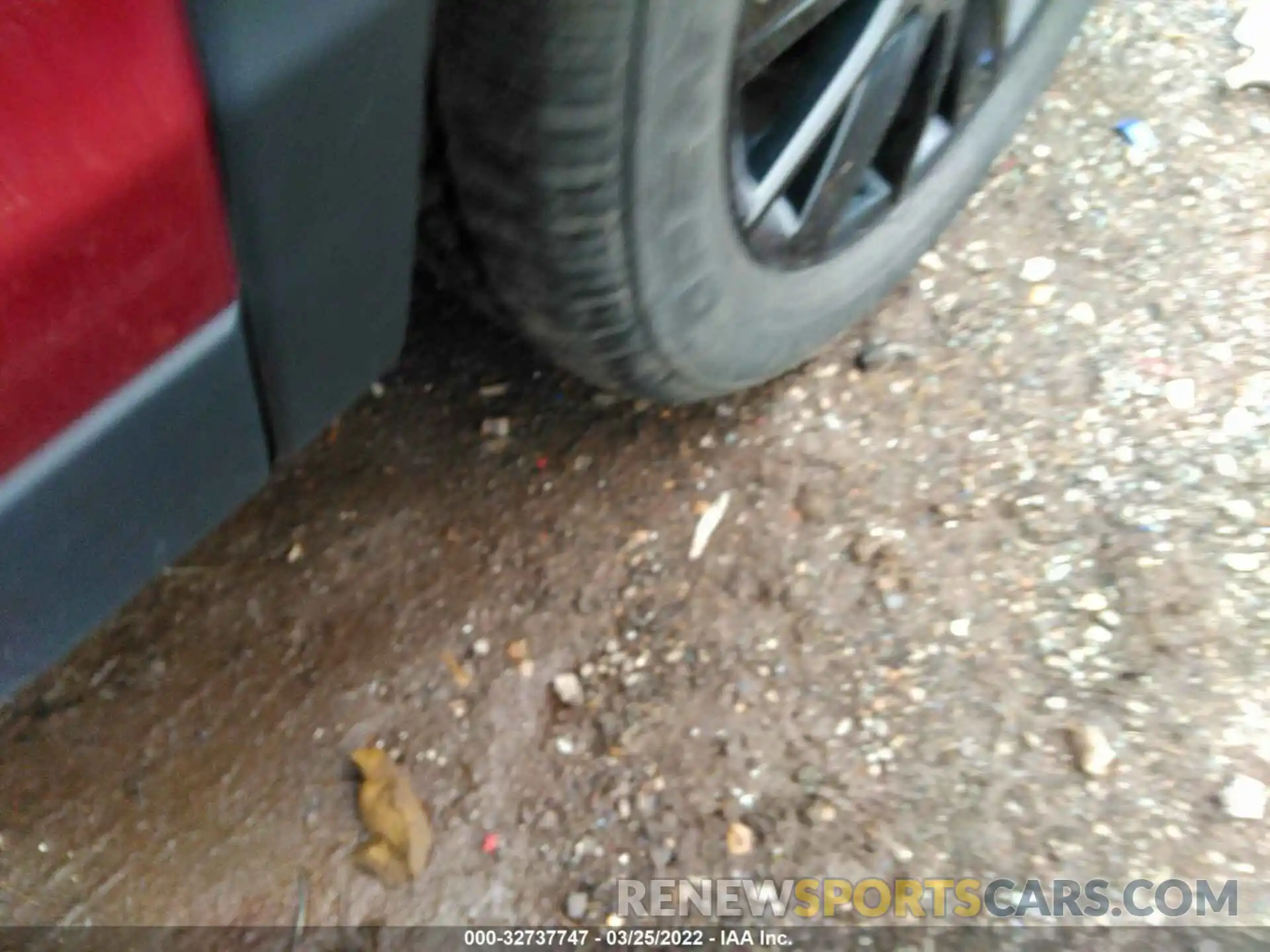 13 Photograph of a damaged car 5TDJZRFH5KS568630 TOYOTA HIGHLANDER 2019