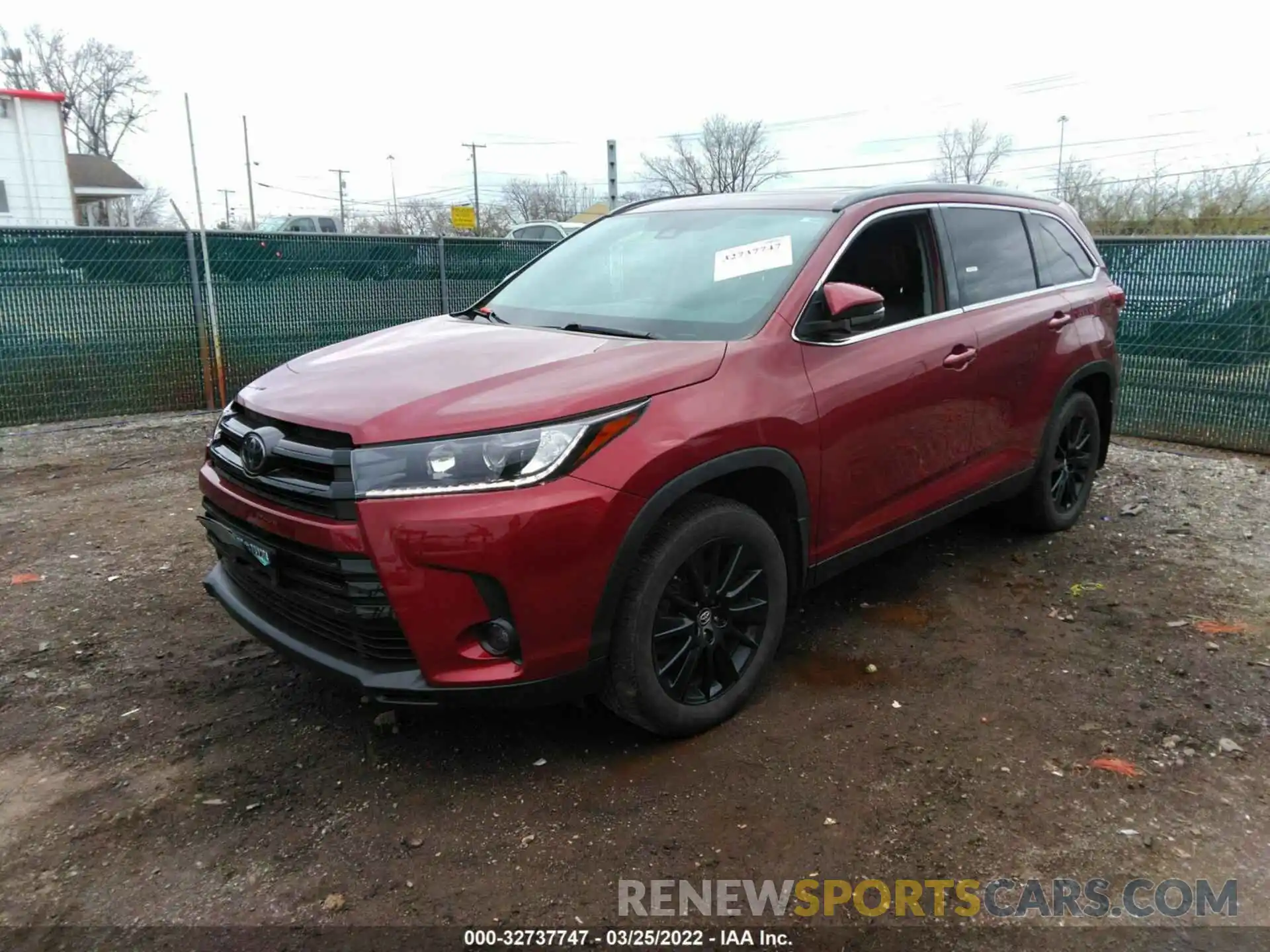 2 Photograph of a damaged car 5TDJZRFH5KS568630 TOYOTA HIGHLANDER 2019