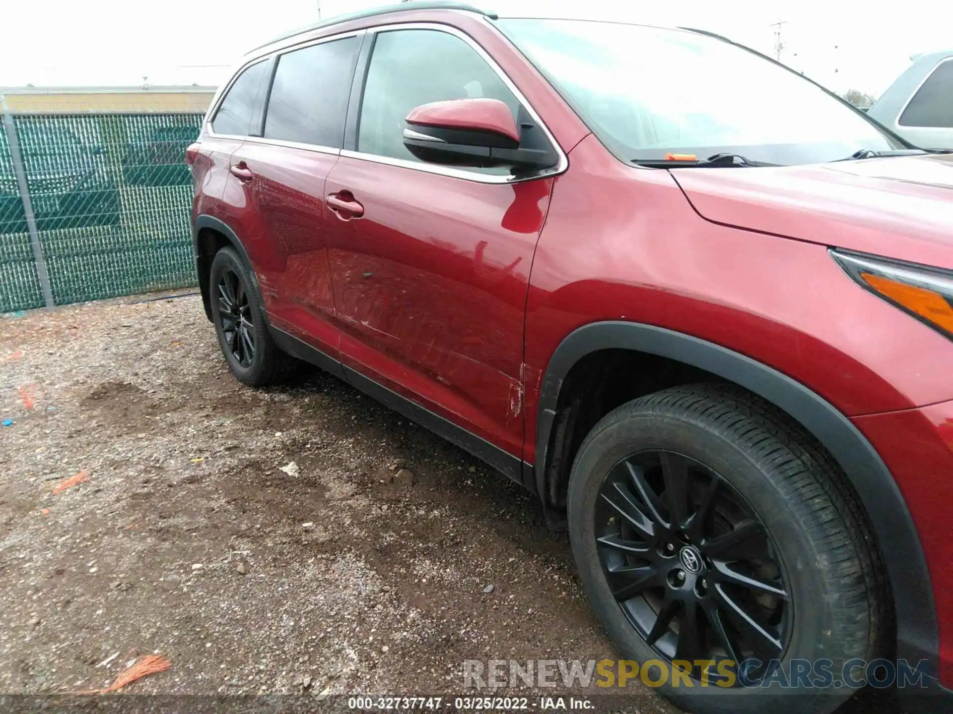 6 Photograph of a damaged car 5TDJZRFH5KS568630 TOYOTA HIGHLANDER 2019