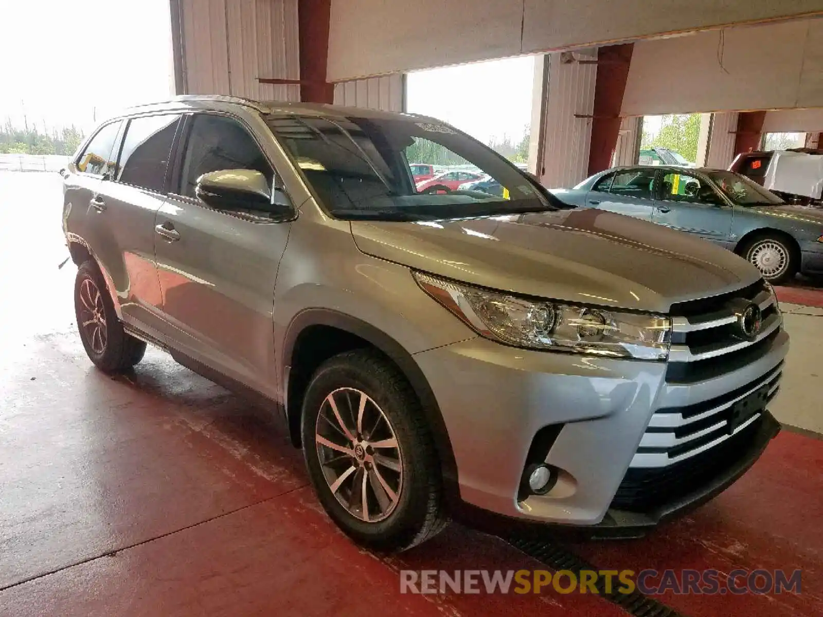 1 Фотография поврежденного автомобиля 5TDJZRFH5KS568756 TOYOTA HIGHLANDER 2019