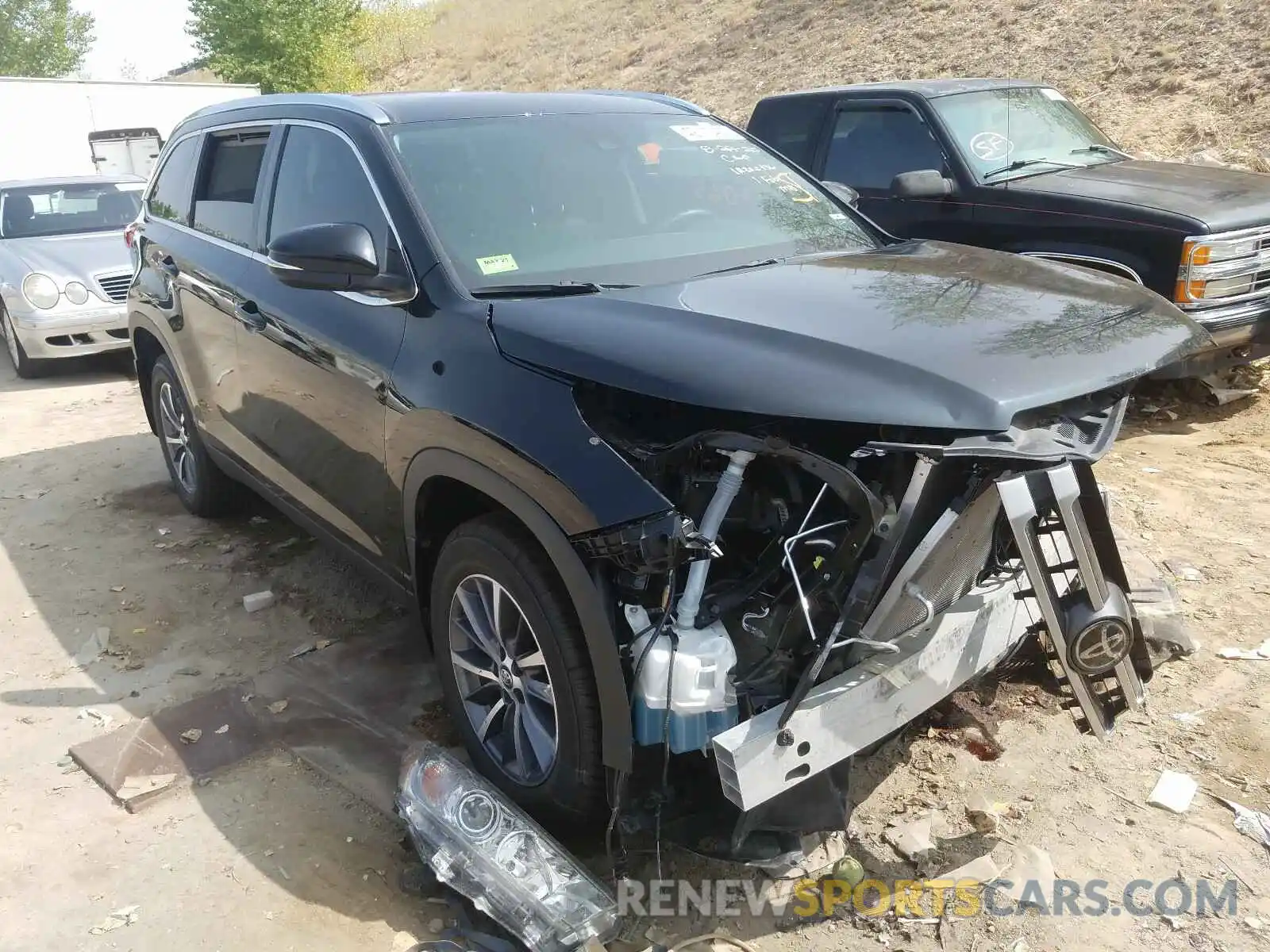 1 Photograph of a damaged car 5TDJZRFH5KS569180 TOYOTA HIGHLANDER 2019