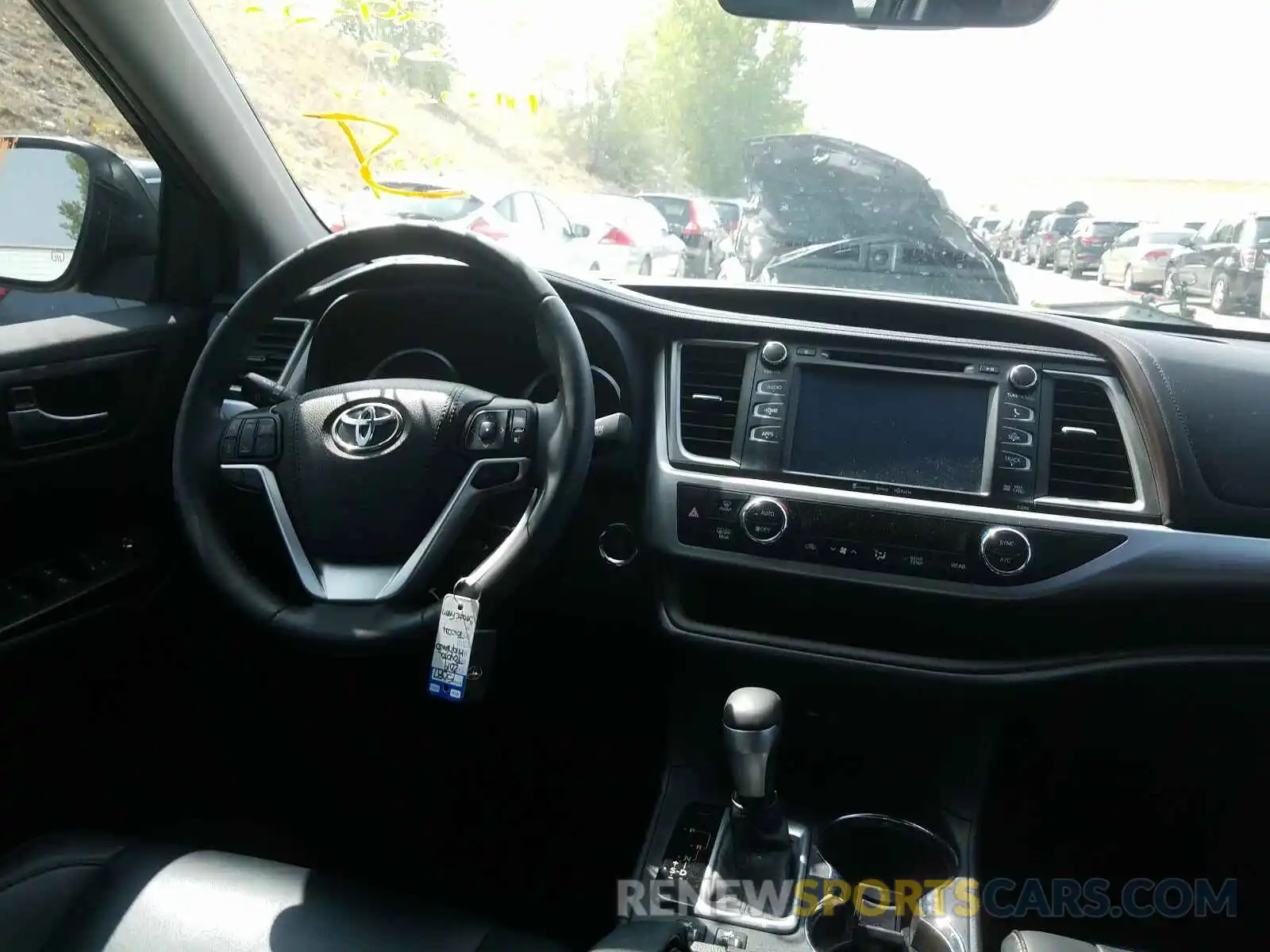 9 Фотография поврежденного автомобиля 5TDJZRFH5KS569180 TOYOTA HIGHLANDER 2019