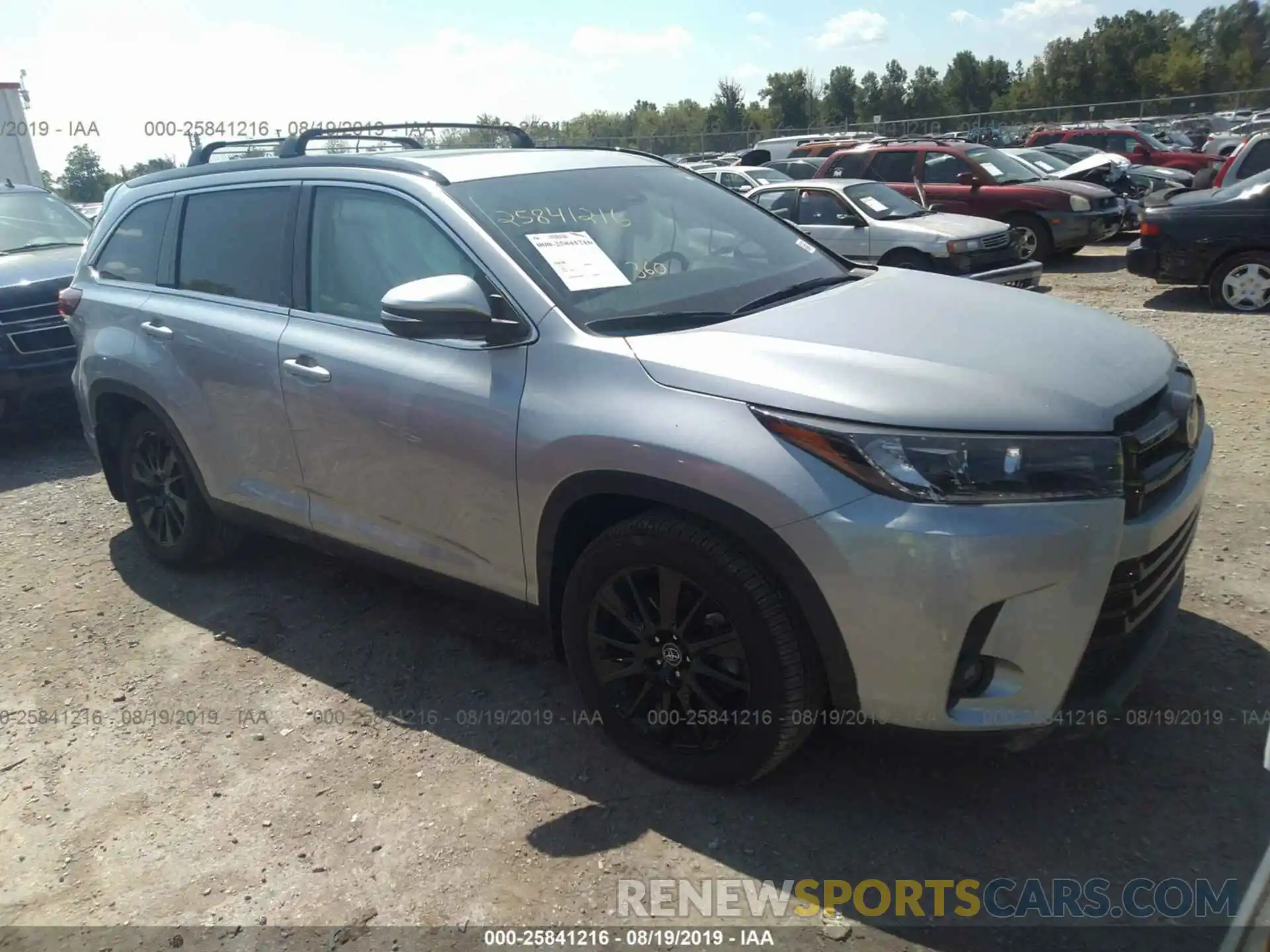 1 Photograph of a damaged car 5TDJZRFH5KS570376 TOYOTA HIGHLANDER 2019